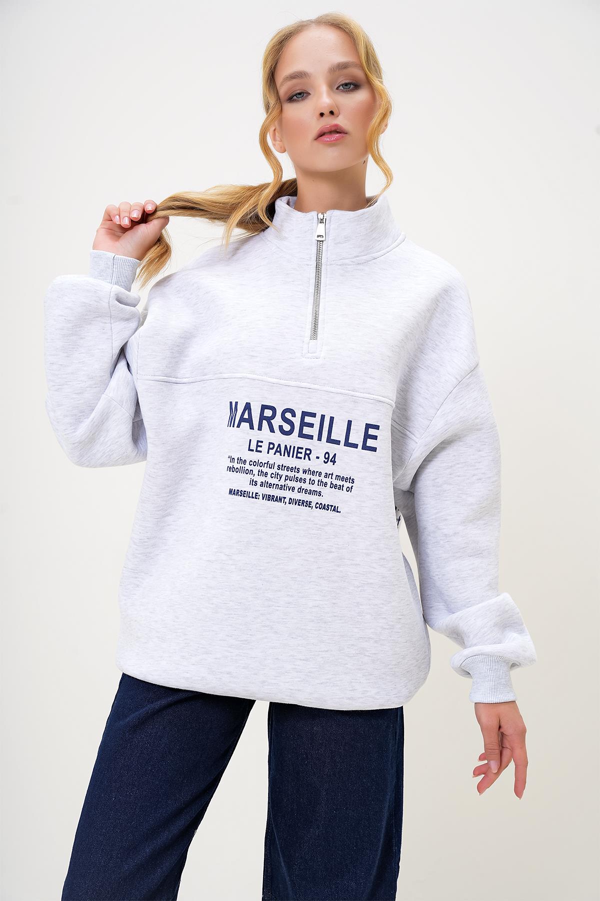 YARIM BALIKÇI YAKA ÖNÜ FERMUARLI YAZI BASKILI 3 İPLİK ŞARDONLU SWEATSHIRT - Grimelanj