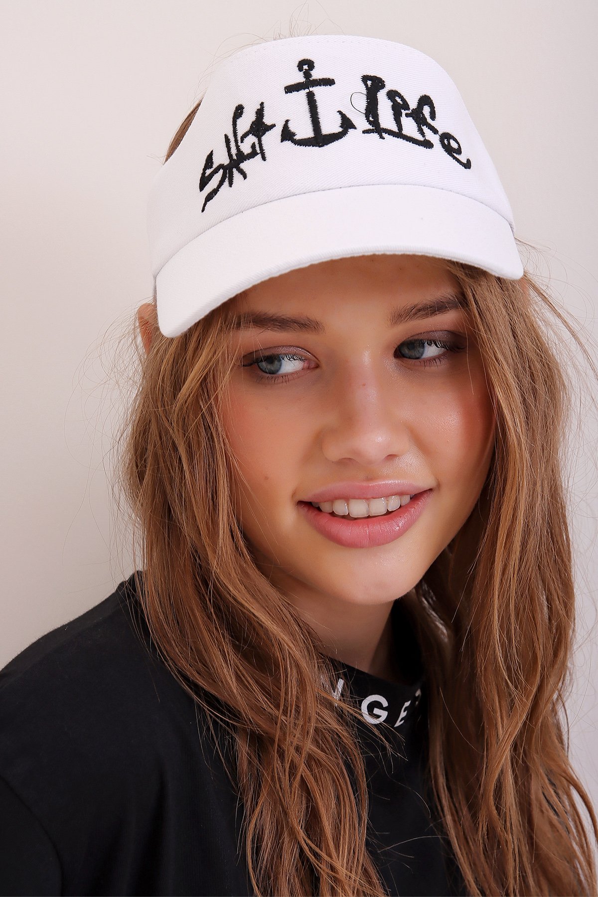 Yazı Nakışlı Tenis Şapkası - Beyaz