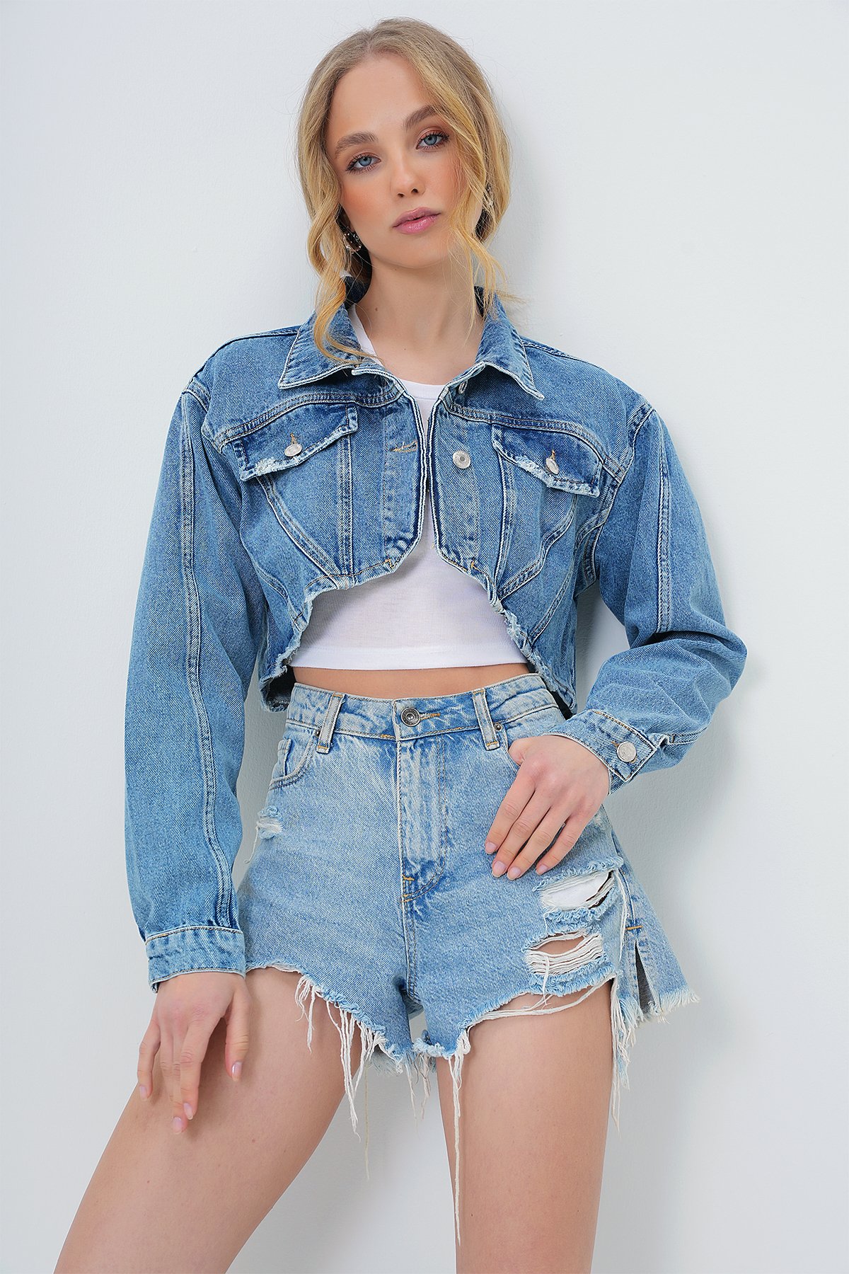 YIPRATMALI VİNTAGE  DİKİŞ DETAYLI CROP JEAN CEKET - MAVİ