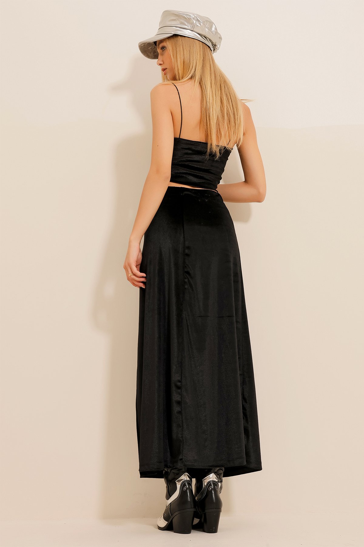 Yırtmaçlı Midiboy Kadife Etek - Siyah