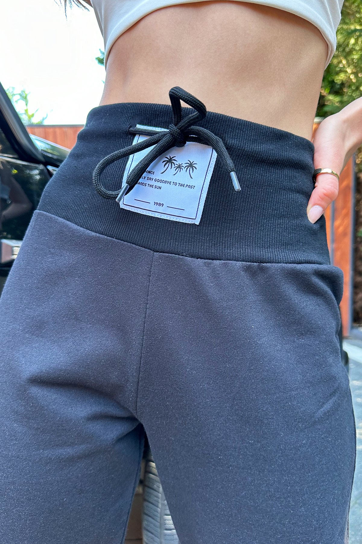 Yüksek Bel Armalı Bol Paça Eşofman Altı - Siyah