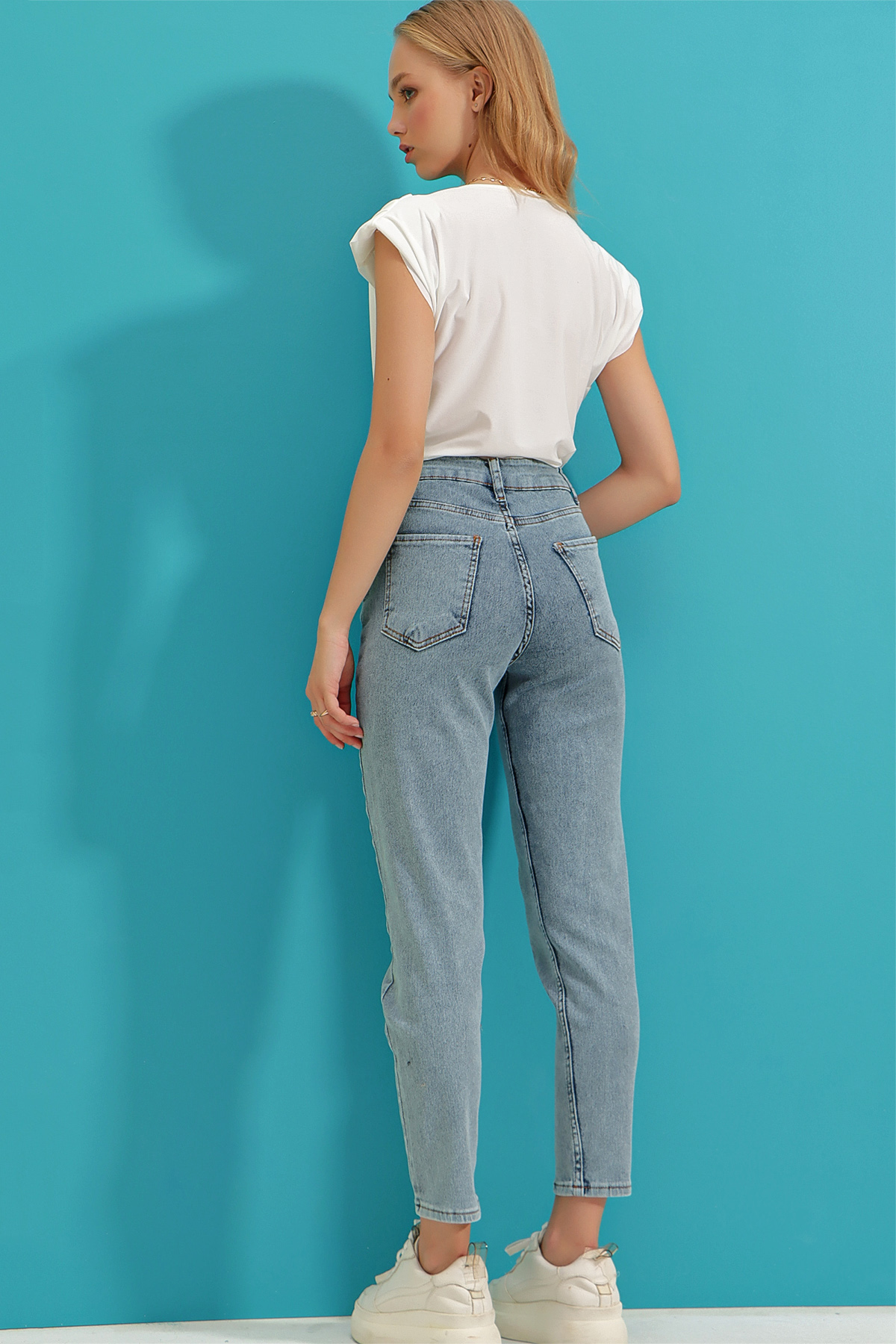 Yüksek Bel Beş Cepli Likralı Mom Jeans - Açık Mavi