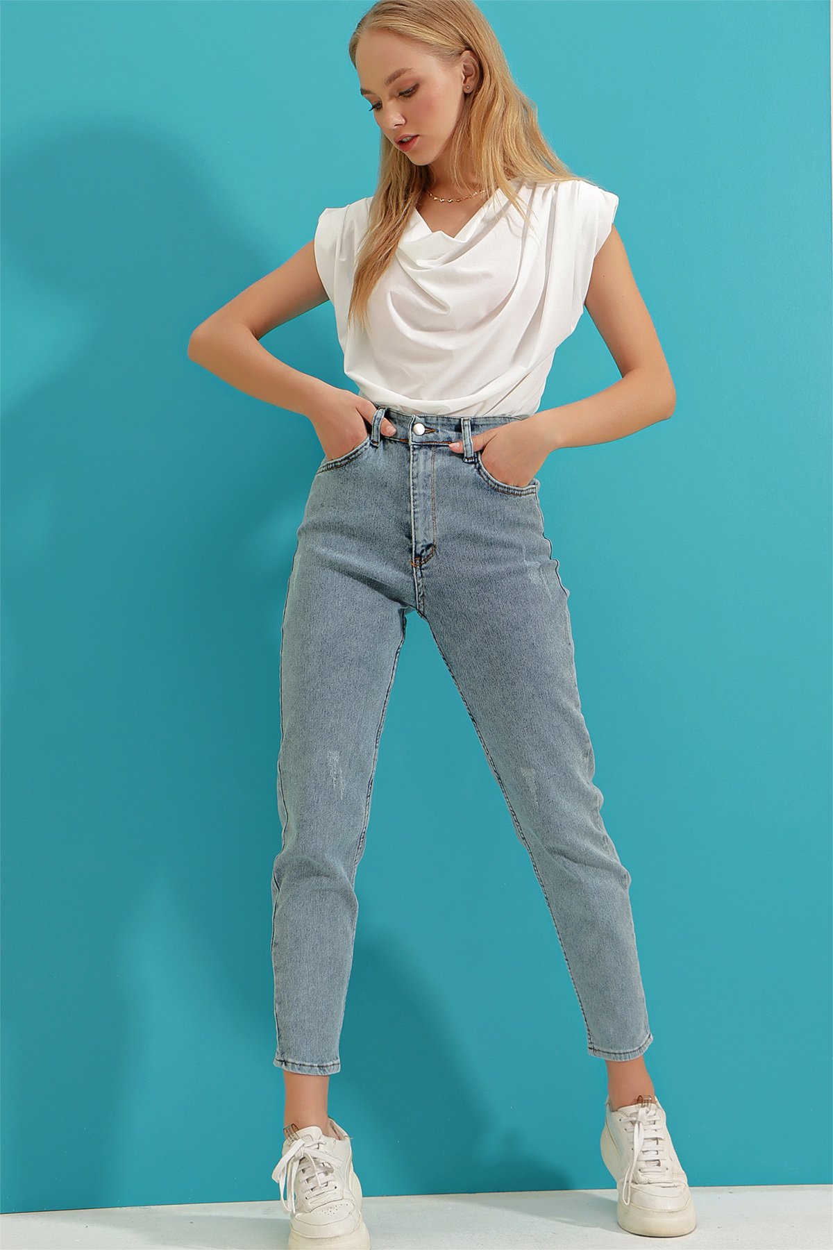 Yüksek Bel Beş Cepli Likralı Mom Jeans - Açık Mavi