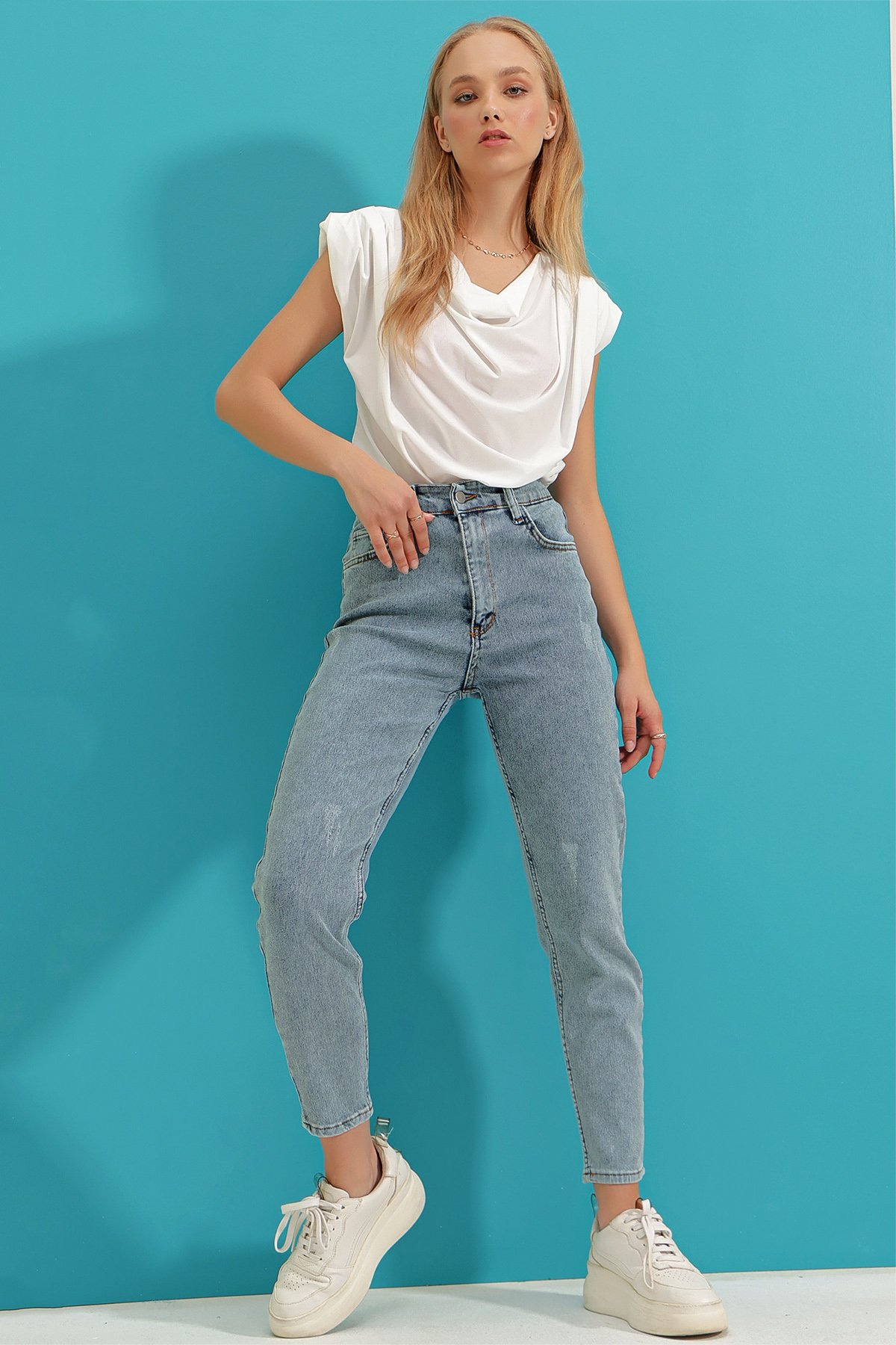 Yüksek Bel Beş Cepli Likralı Mom Jeans - Açık Mavi