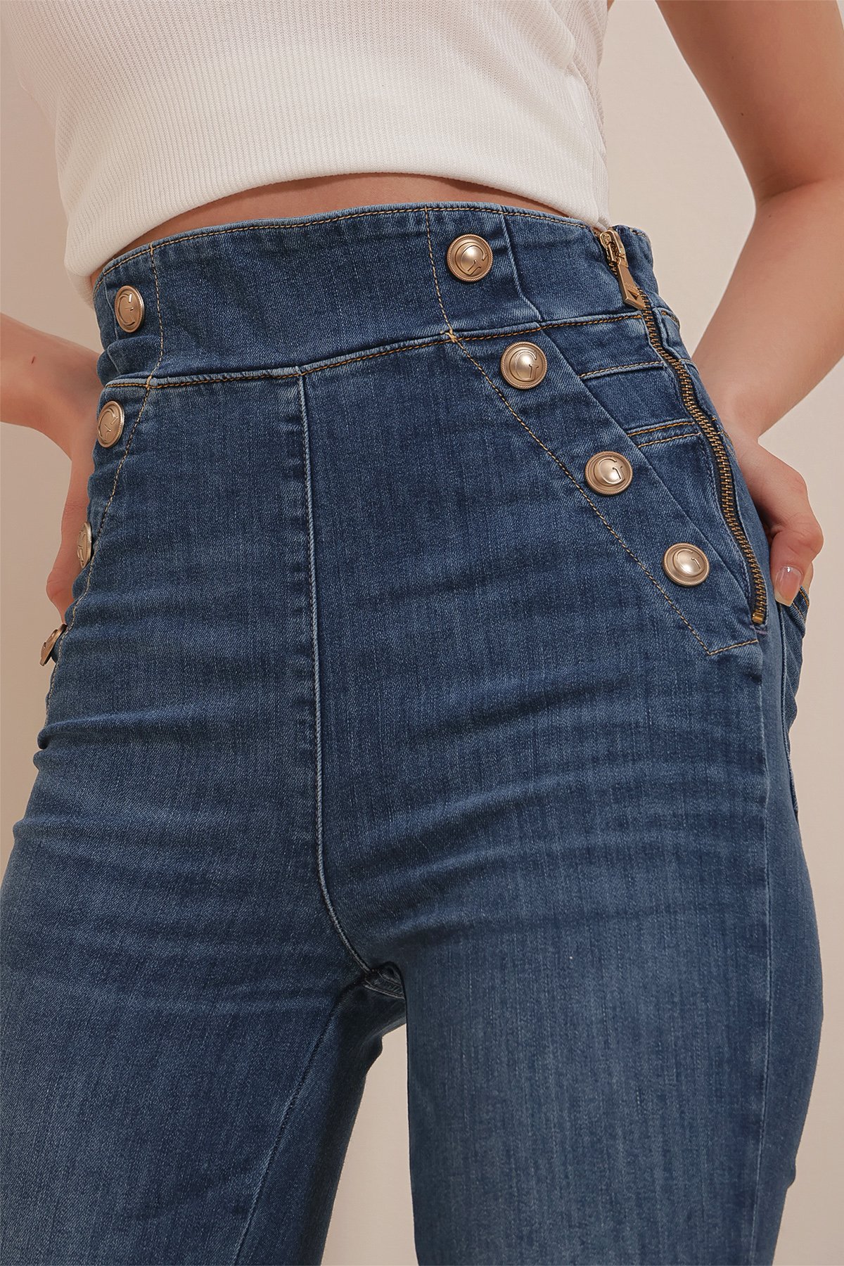 Yüksek Bel Çift Cepli Bronz Düğme Detaylı Likralı Jean Pantolon - MAVİ