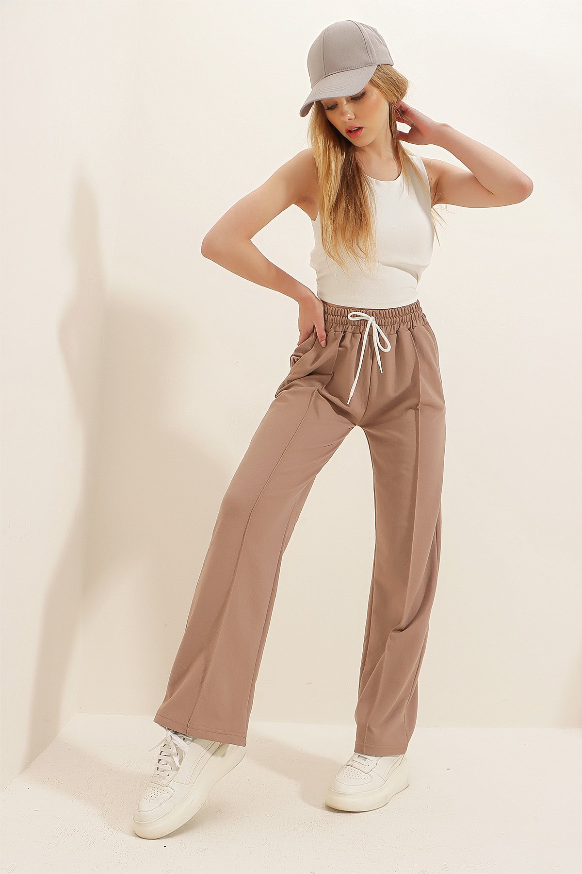 Yüksek Bel Önü Çimalı Bol Paça Çift Cepli Eşofman Altı - Bisküvi