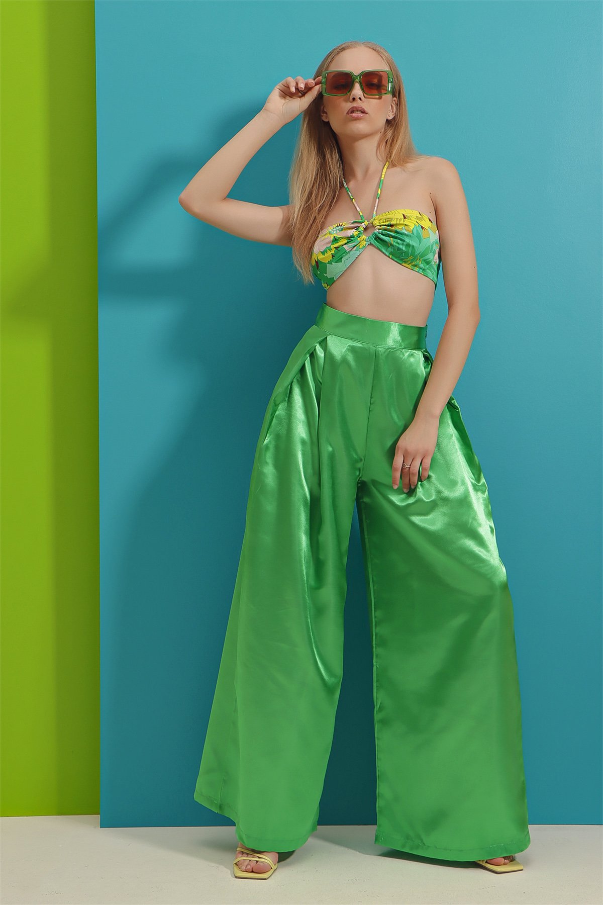 Yüksek Bel Piliseli Saten Dokuma Wide Leg Pantolon - Yeşil