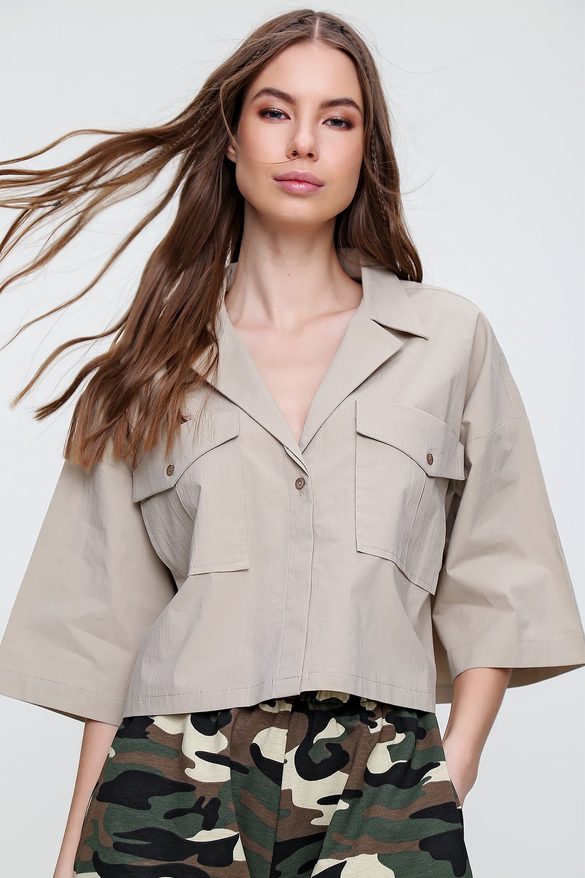 Zarf Cepli Crop Poplin Gömlek - Bej