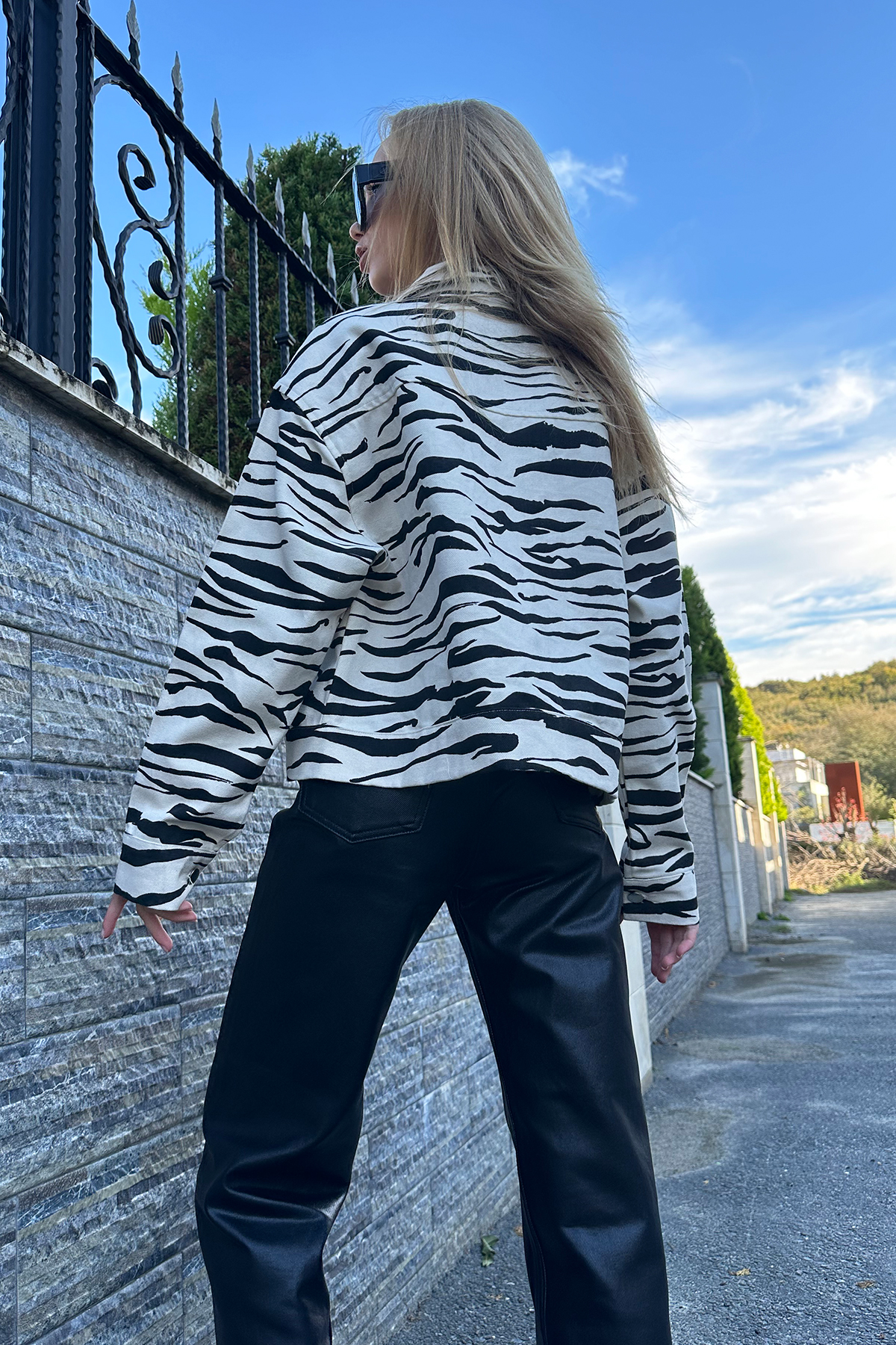 Zebra Desenli Crop Jean Ceket - Siyah-Krem