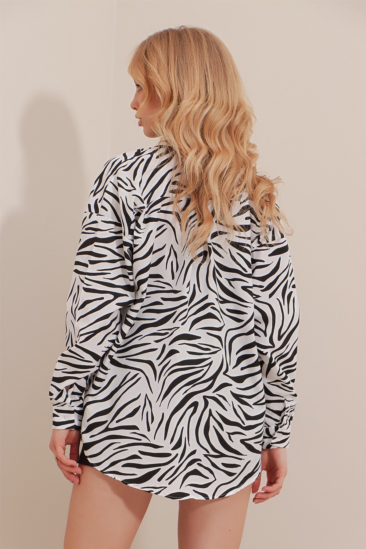 Zebra Desenli Poplin Dokuma Uzun Gömlek - Siyah