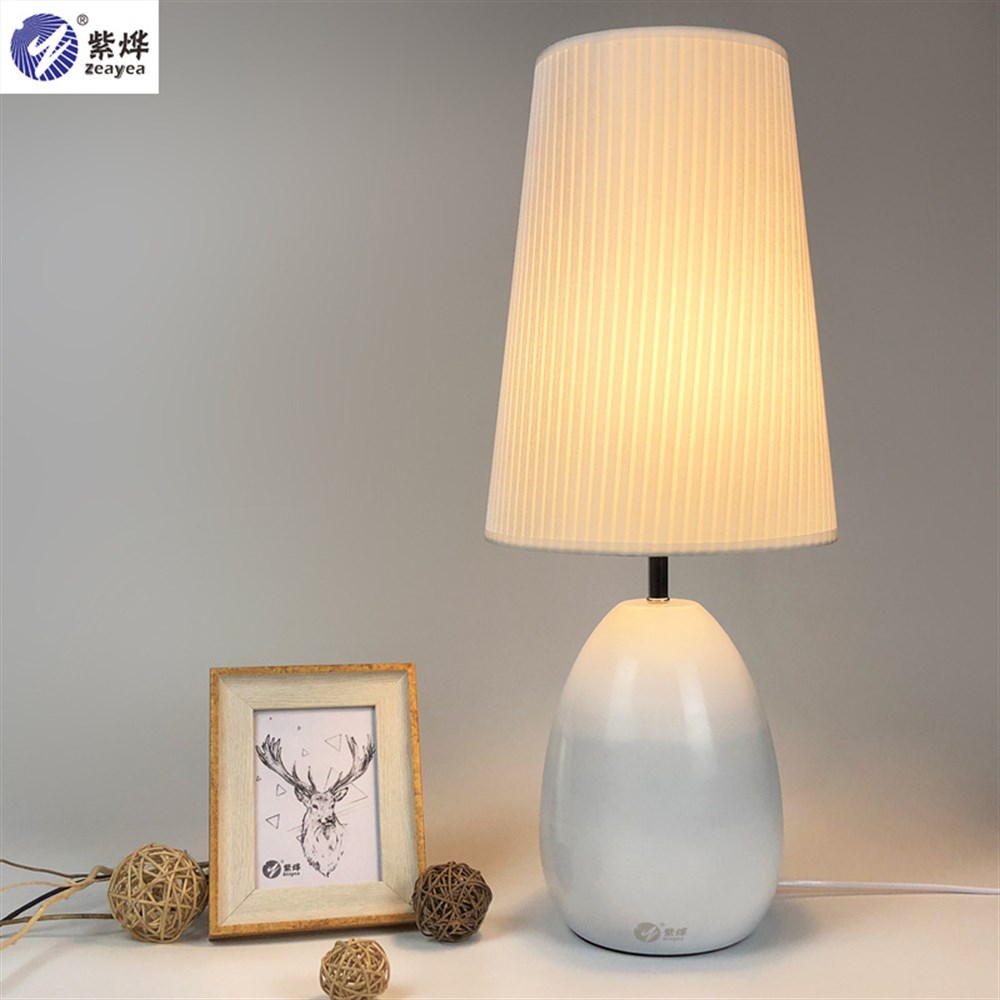 Dekoratif yatak odası gece lambası  - beyaz