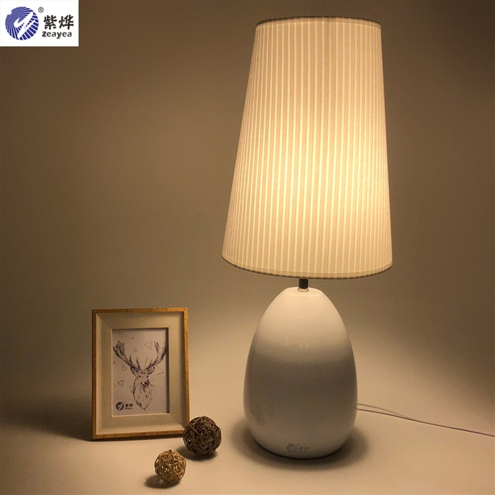 Dekoratif yatak odası gece lambası  - beyaz