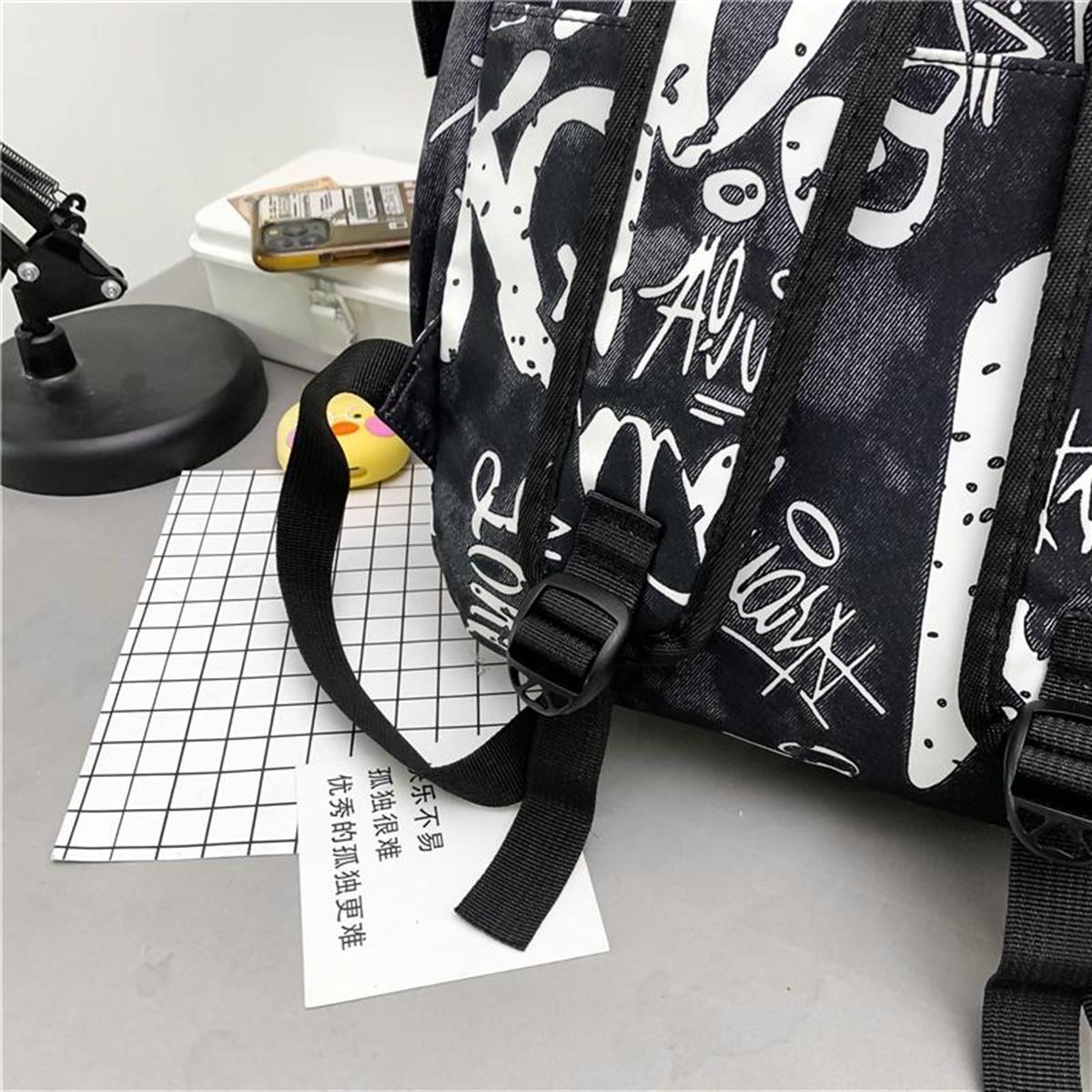 Tcherchi Büyük Kapasiteli Grafiti Desenli Okul Sırt Çantası