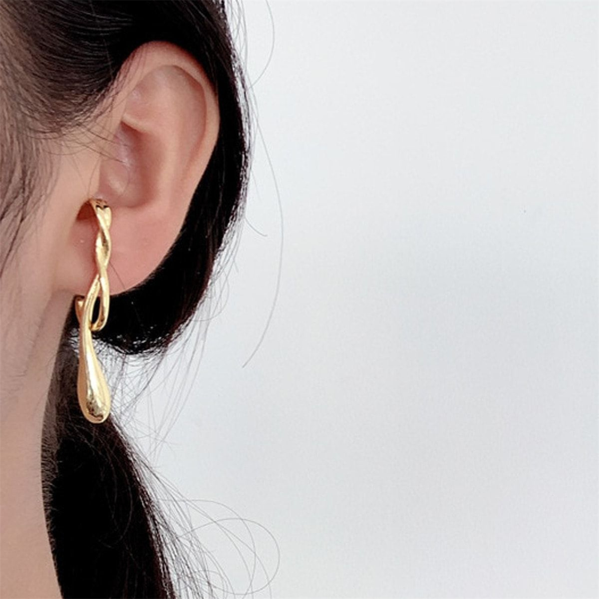 Tcherchi Damla Şeklinde İki Kulak Farklı