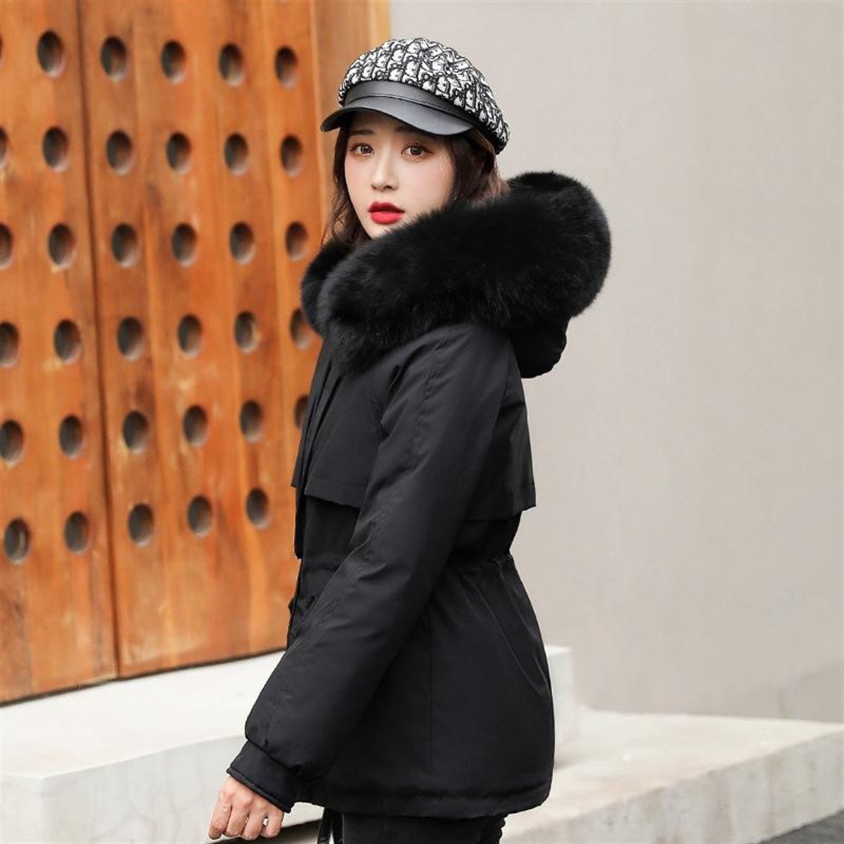 Tcherchi Kürk Yaka Kapüşonlu İçi Yünlü Kadın Mont