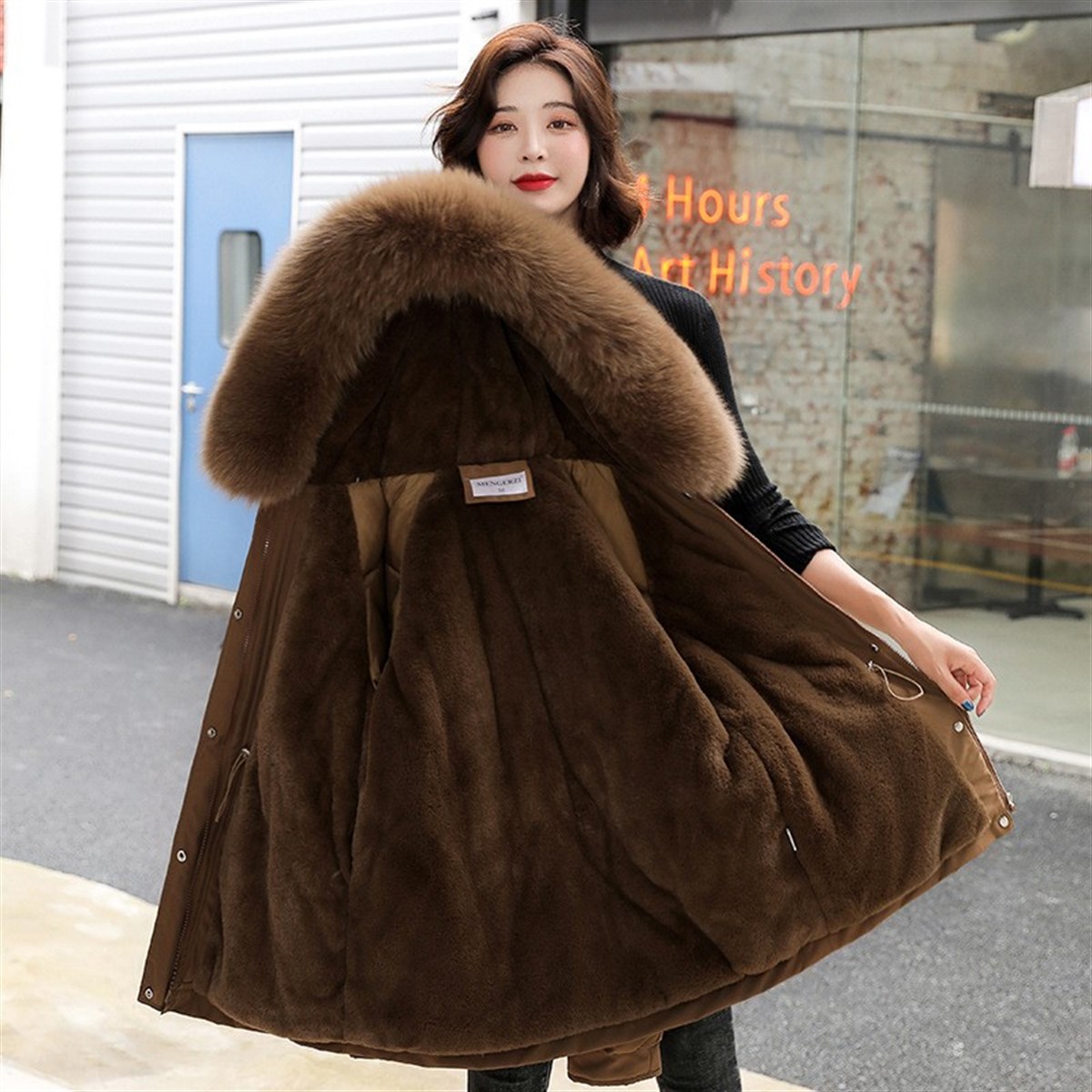 Tcherchi Kürk Yaka Kapüşonlu İçi Yünlü Kadın Mont