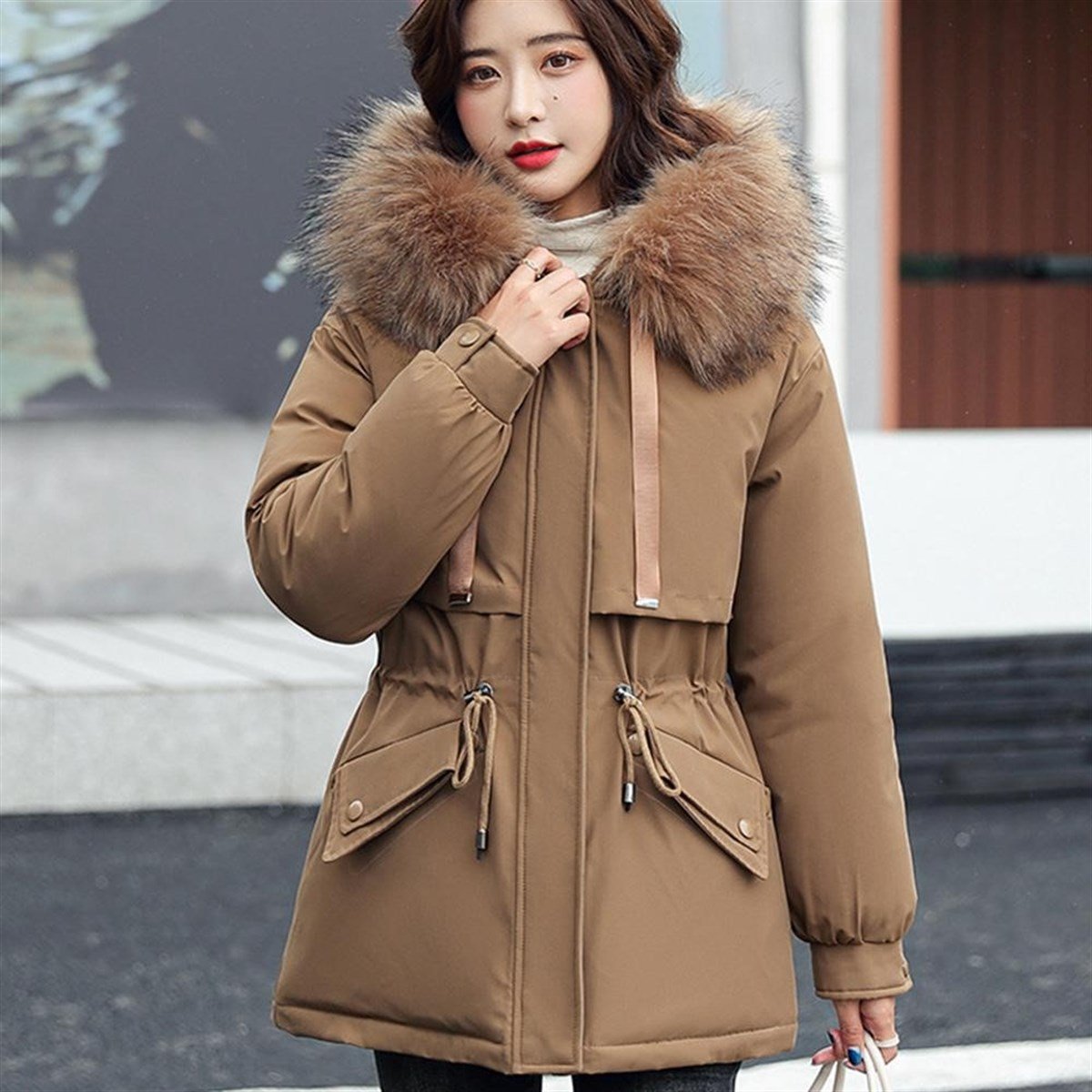 Tcherchi Kürk Yaka Kapüşonlu İçi Yünlü Kadın Mont