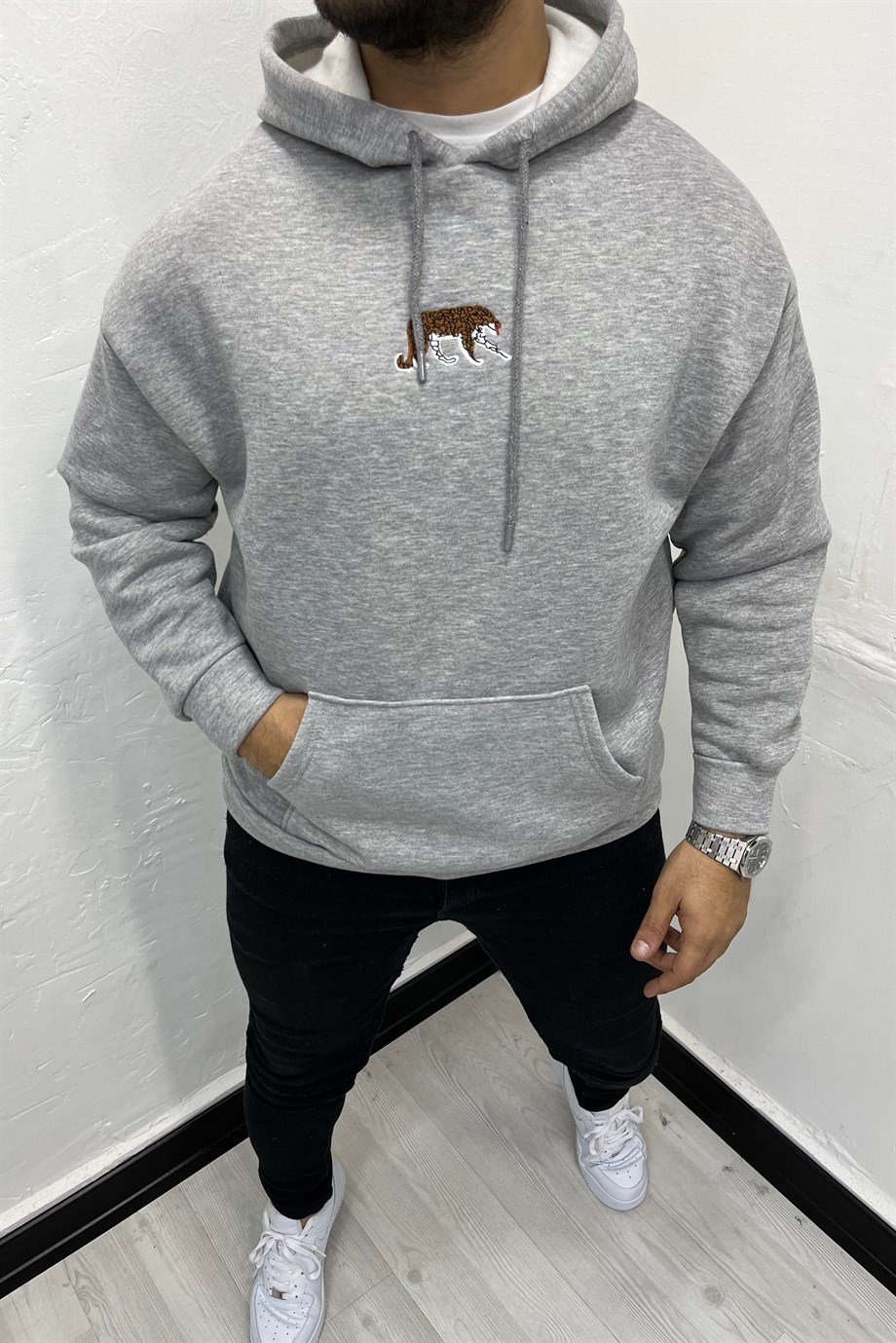 SWEATSHİRTGri Kaplan Nakışlı Şardonlu Kapüşonlu Sweatshirt | VİP LOKAL1013-GriGri Kaplan Nakışlı Şardonlu Kapüşonlu Sweatshirt