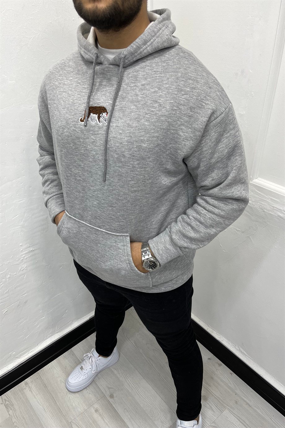 SWEATSHİRTGri Kaplan Nakışlı Şardonlu Kapüşonlu Sweatshirt | VİP LOKAL1013-GriGri Kaplan Nakışlı Şardonlu Kapüşonlu Sweatshirt