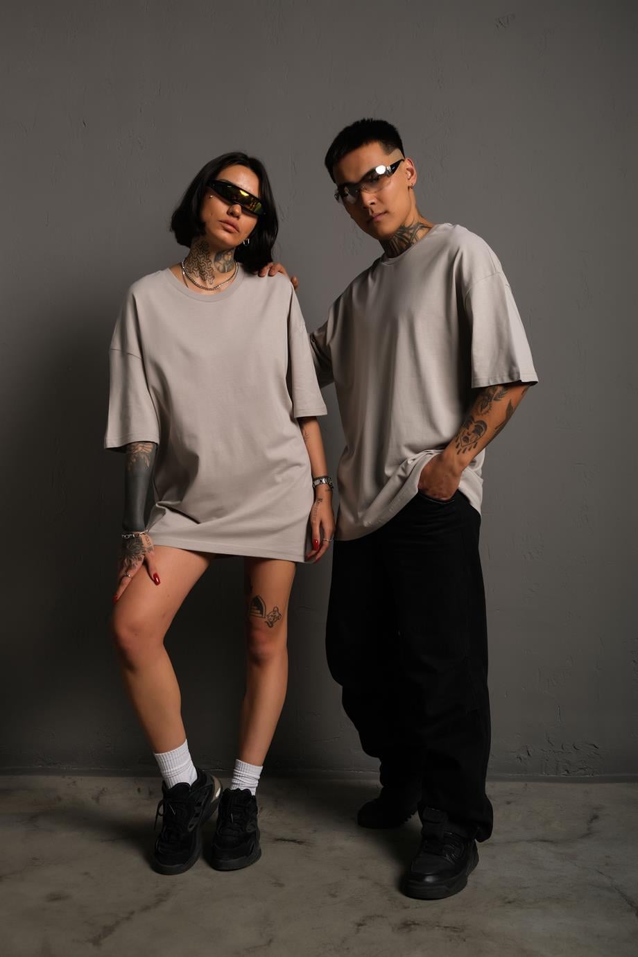 T-SHİRTGri Oversize Basic Tshirt | VİP LOKAL1070-GriGri Oversize Basic Tshirt
