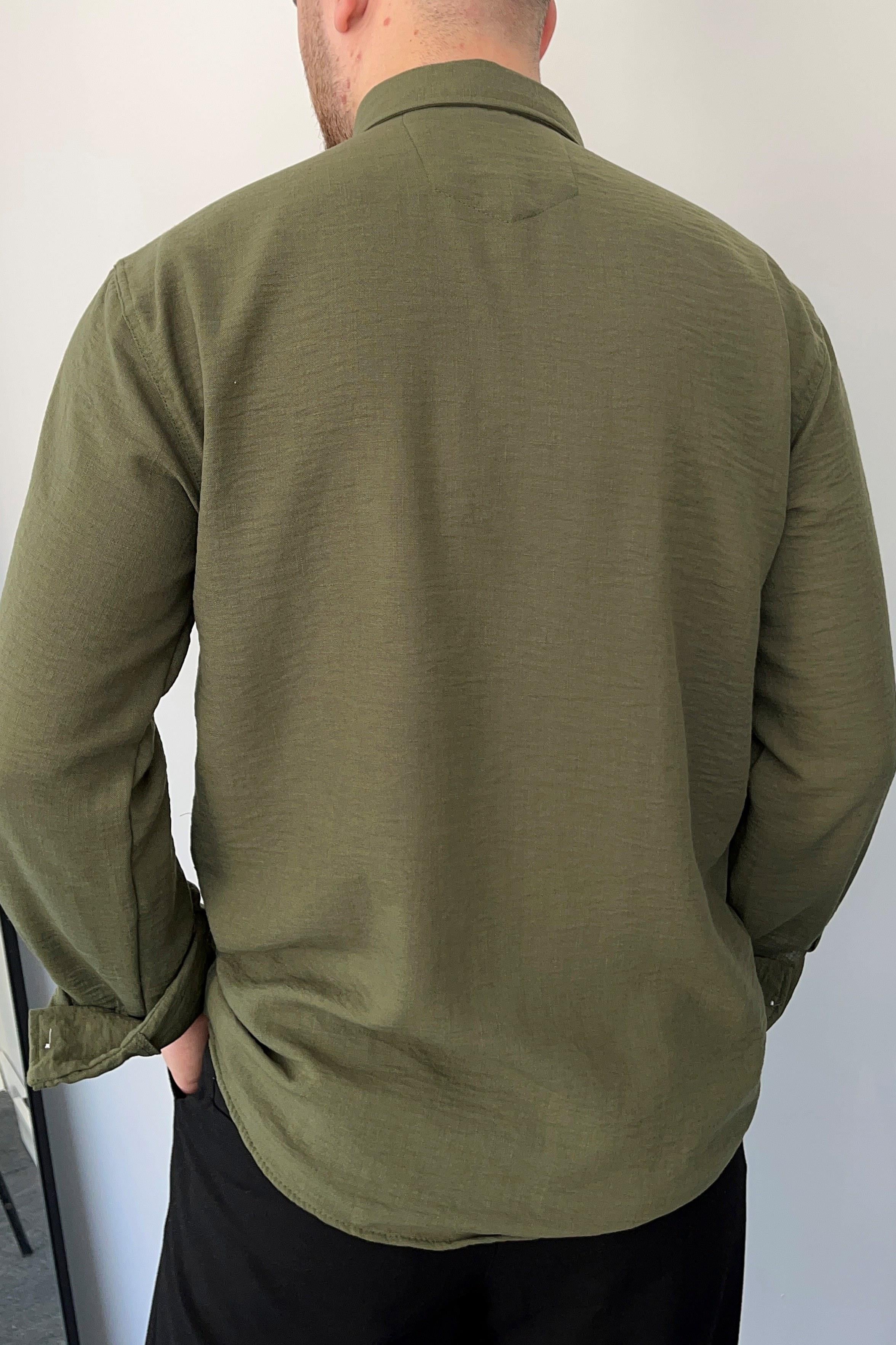 GÖMLEKHaki Yeşil Slim Fit Dar Kesim Düğmeli Yaka Dokulu Keten Gömlek | VİP LOKAL1317-HakiHaki Yeşil Slim Fit Dar Kesim Düğmeli Yaka Dokulu Keten Gömlek
