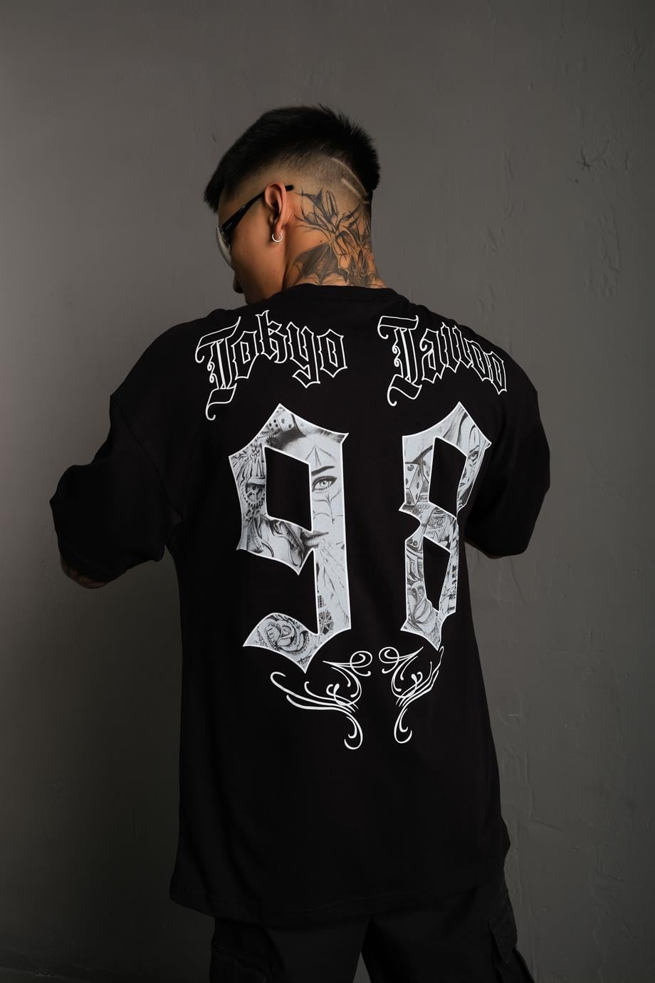 T-SHİRTSiyah Tokyo 98 Baskılı Oversize Basic Tshirt | VİP LOKAL1076-SiyahSiyah Tokyo 98 Baskılı Oversize Basic Tshirt