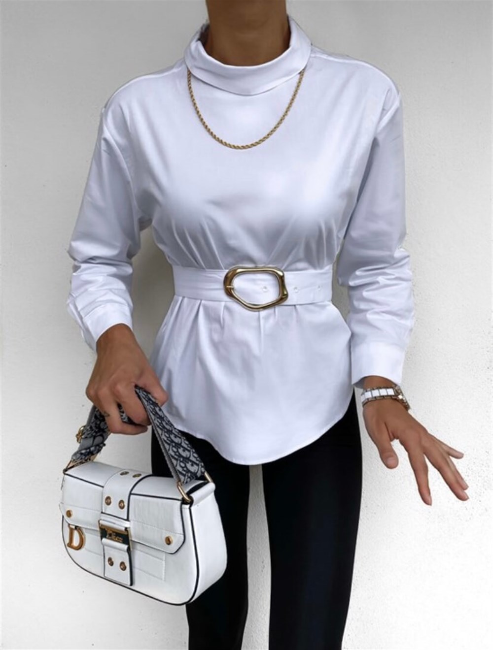 Beyaz Dik Yaka Gömlek