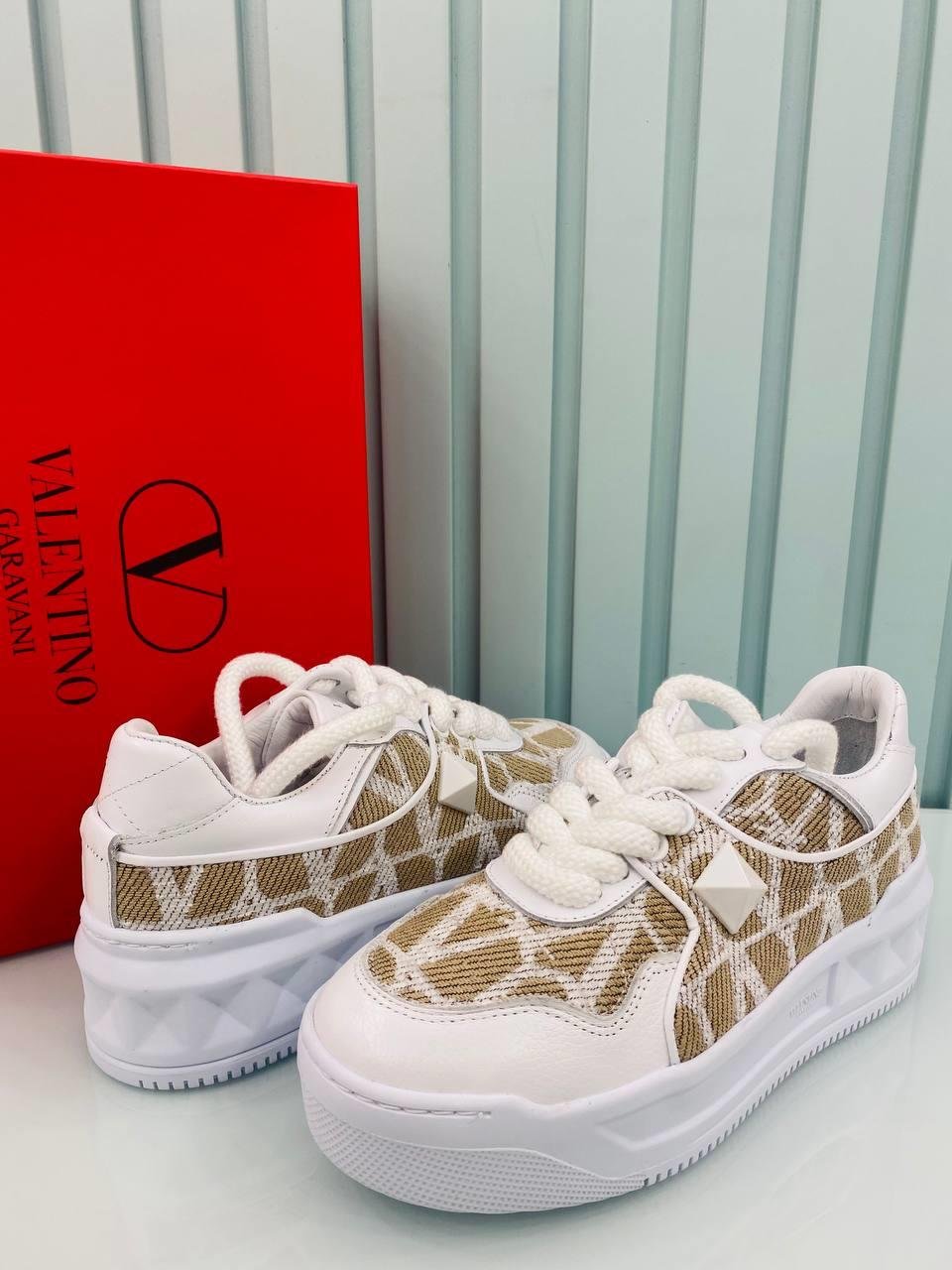 İTHAL VLNTİNO BEJ SNEAKERS