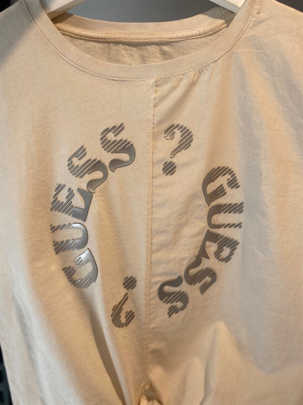 ORJİNAL MARKA BAĞLAMALI BEJ TSHİRT 