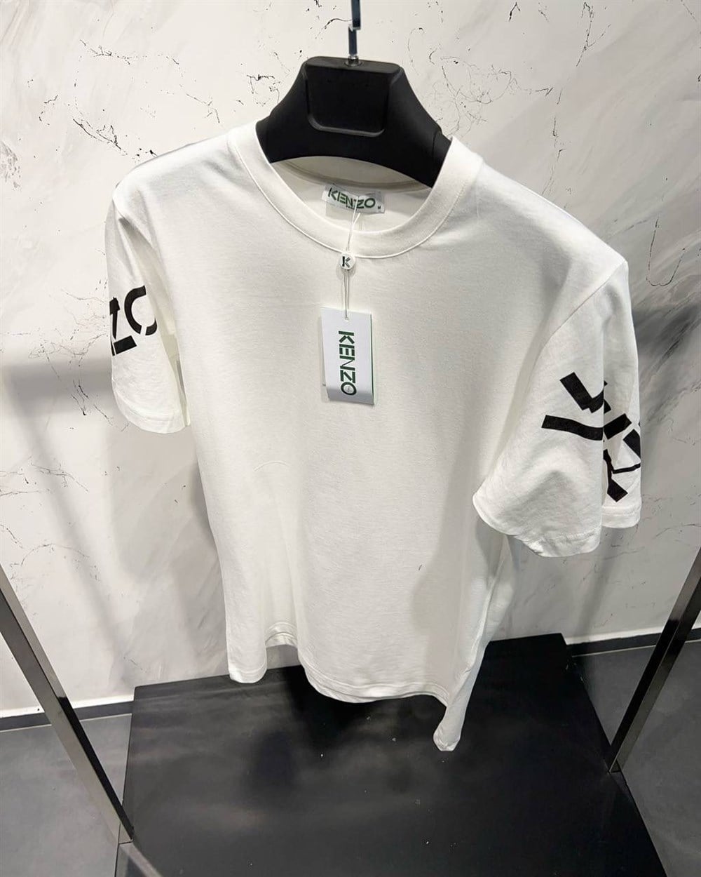 orjinal marka kol baskılı beyaz tshirt 