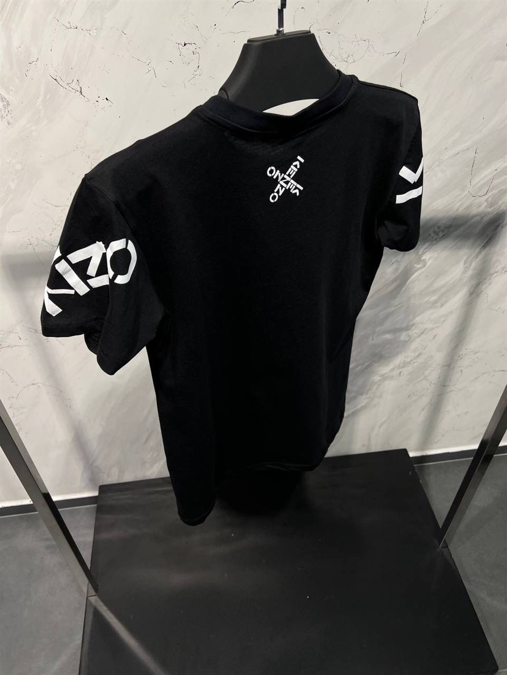 orjinal marka kol baskılı siyah tshirt 