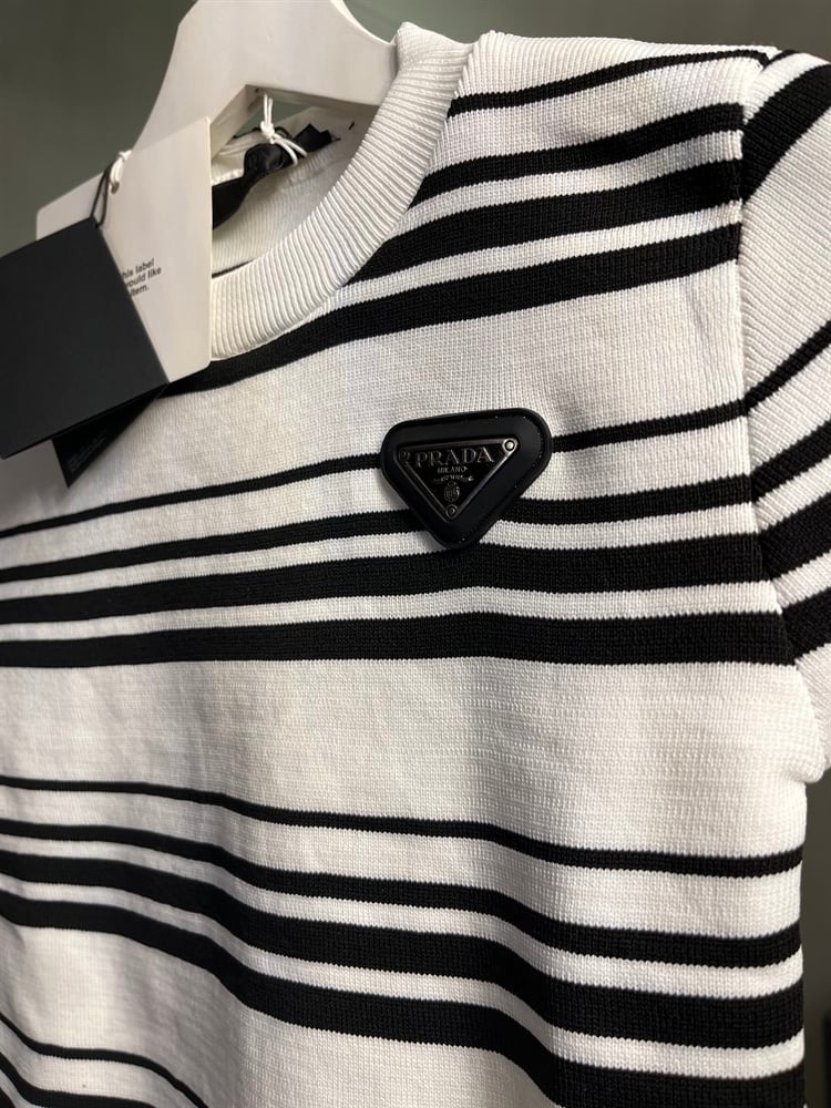 Prada beyaz çizgili triko