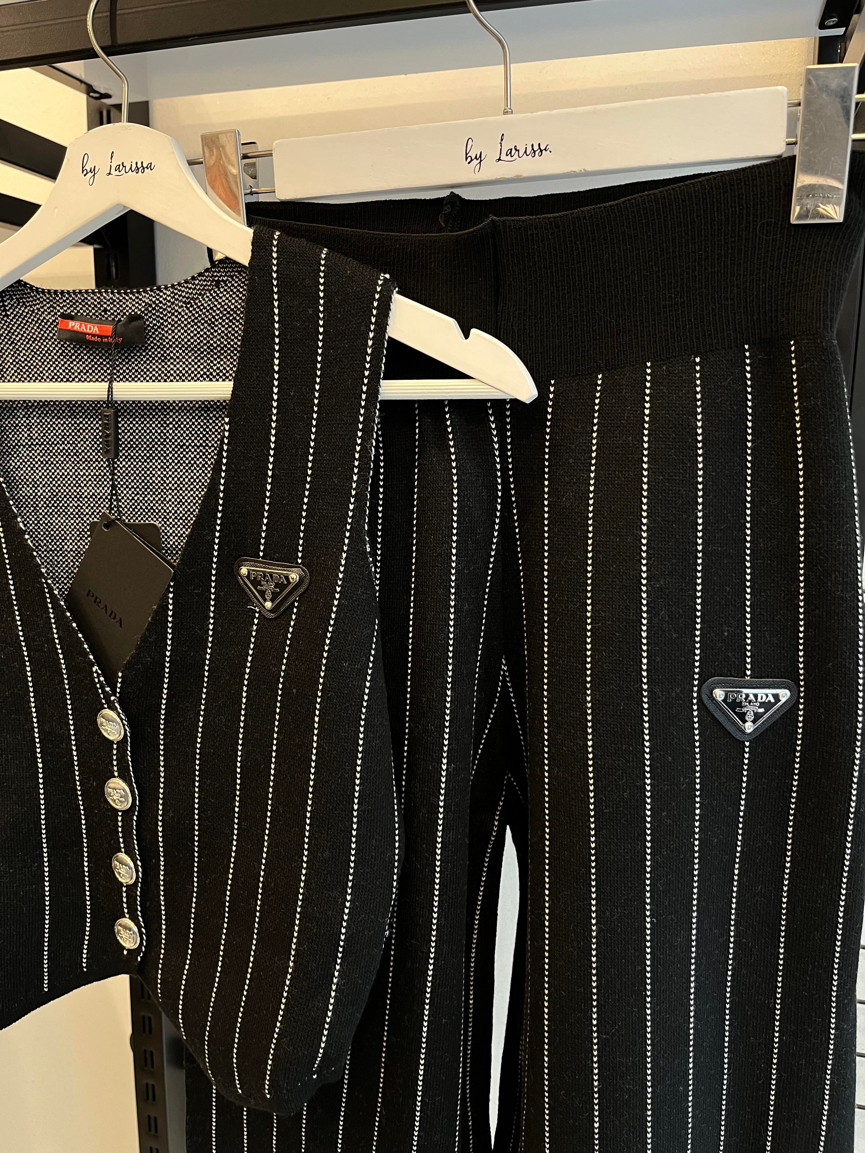 Prada çizgili takım