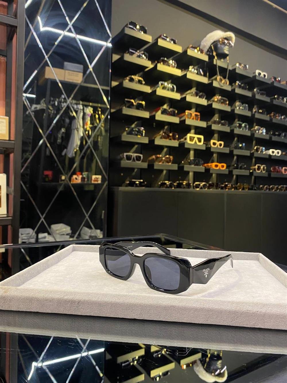 Prada siyah gözlük