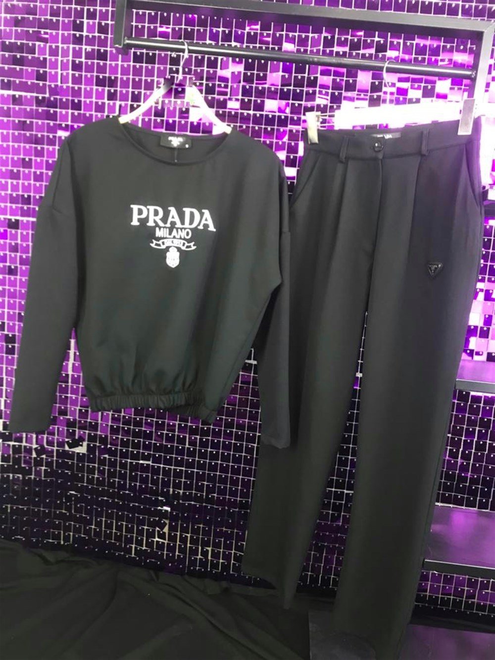 prada siyah takım