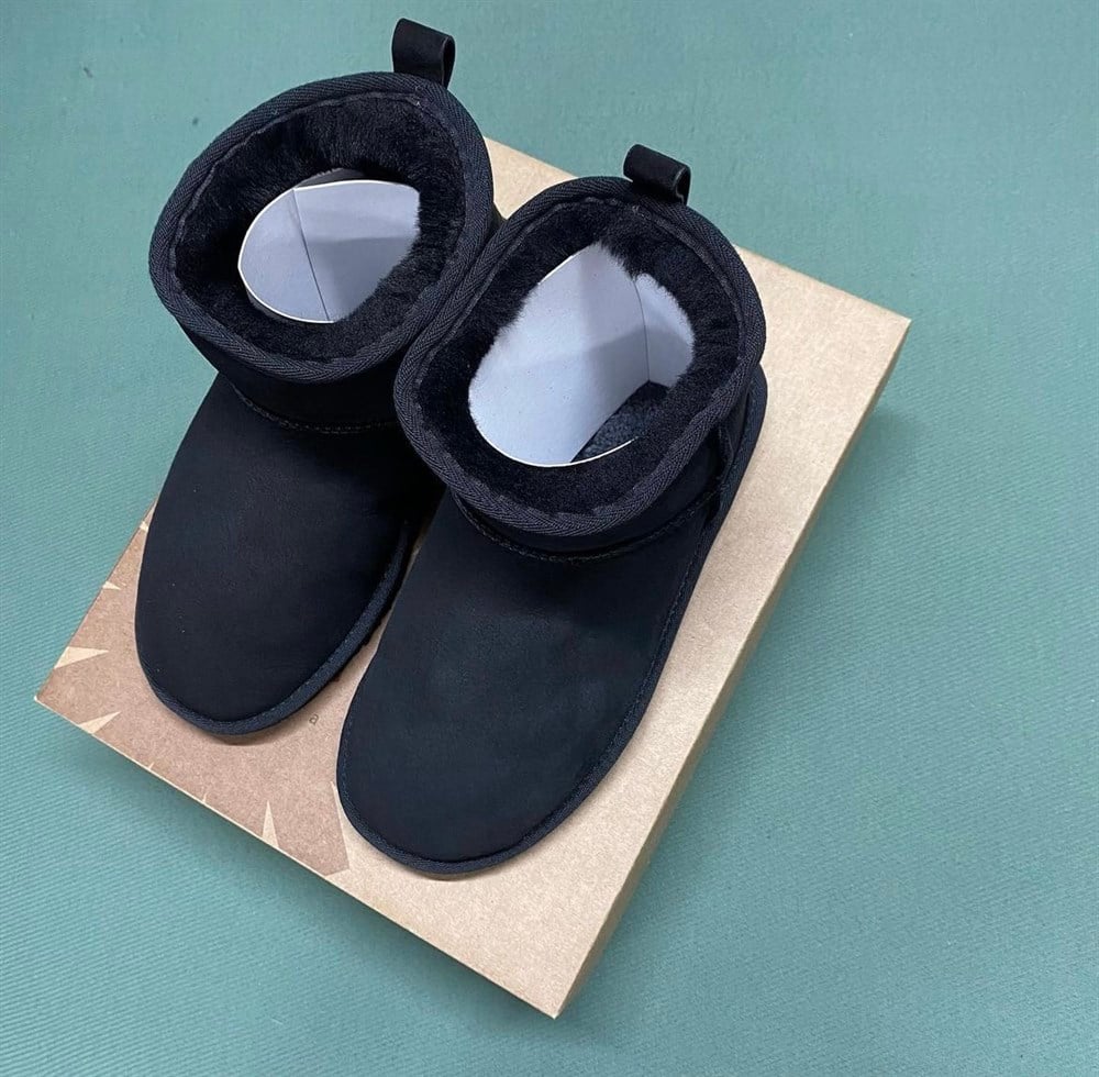 SİYAH CLASSİC ULTRA SHORT UGG BOOTS