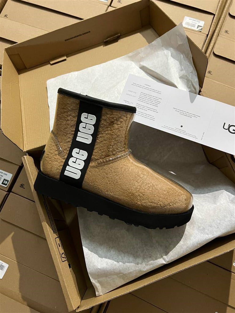 UGG TABA BOT 