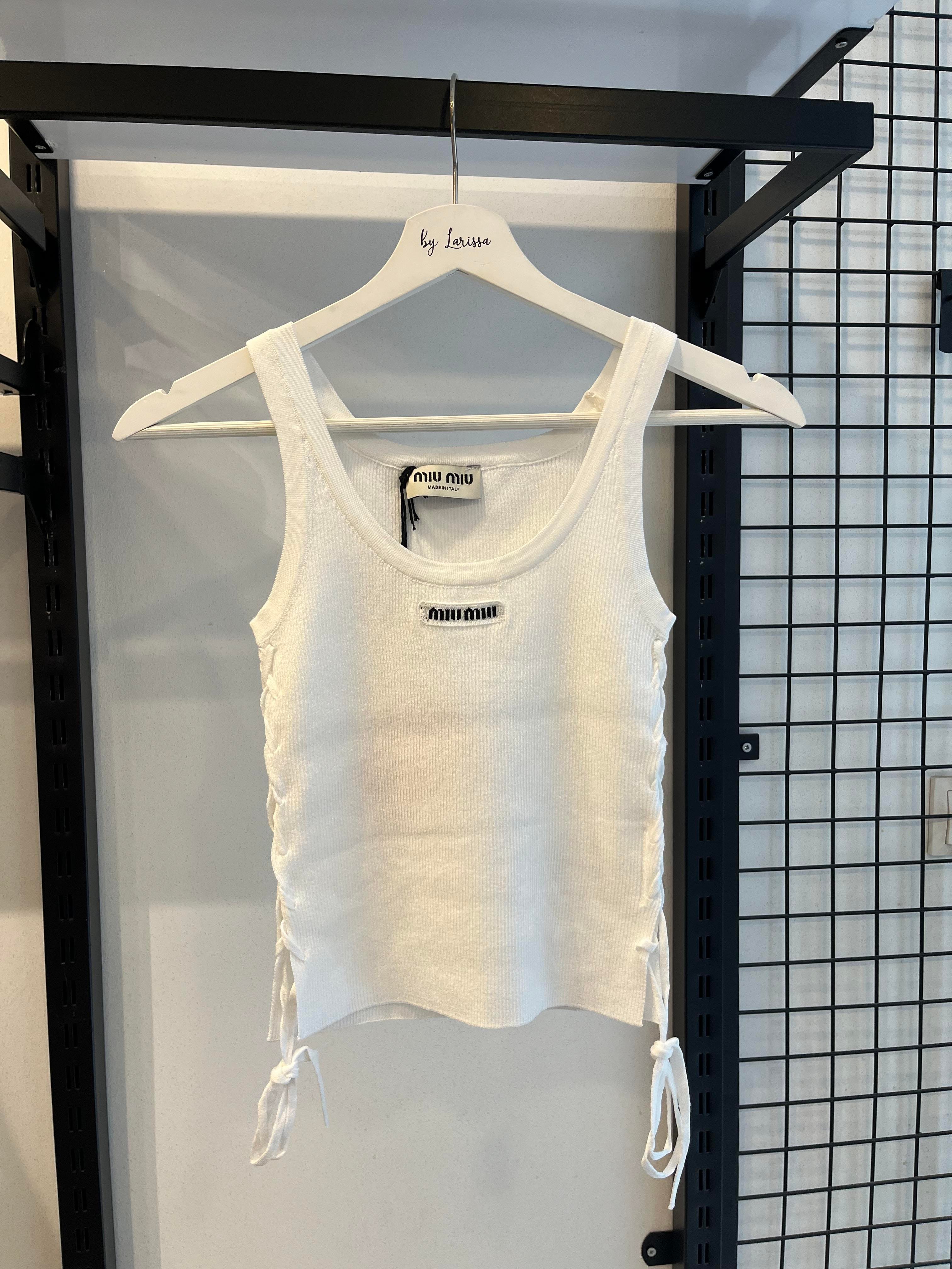 YENİ SEZON MİU DETAYLI BEYAZ TANK TOP