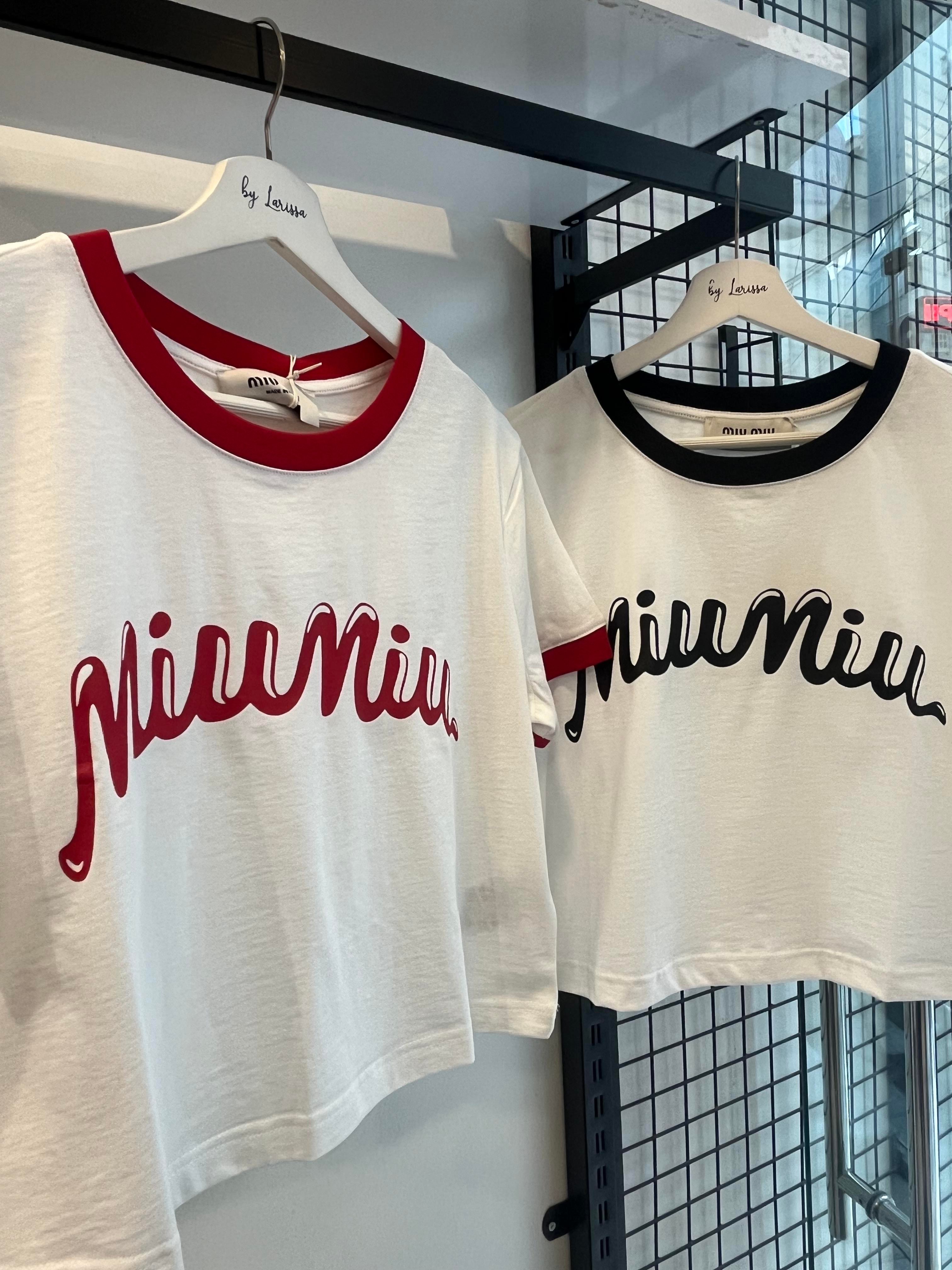 YENİ SEZON MİU KIRMIZI YAZILI CROP TSHİRT 