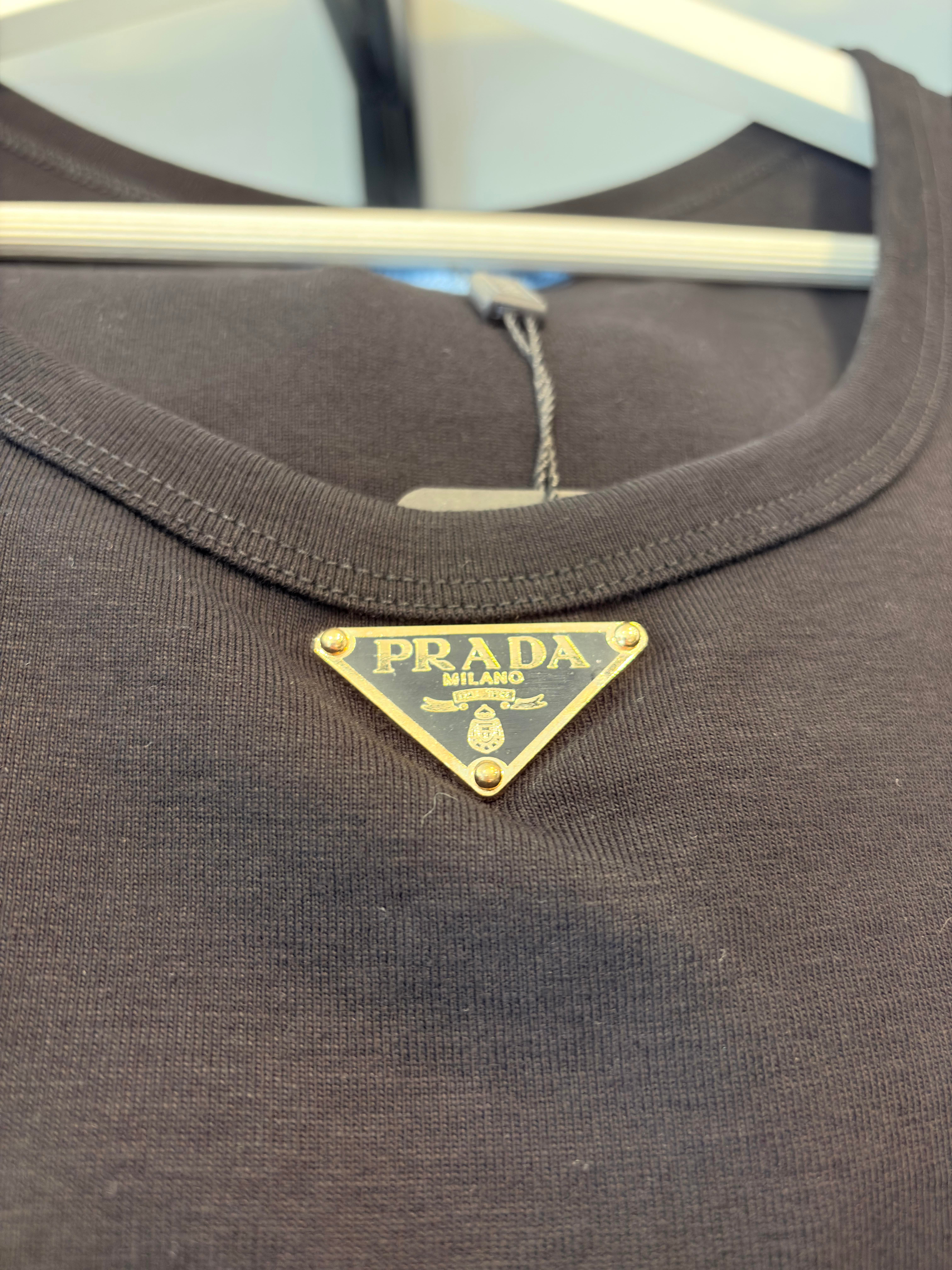 YENİ SEZON PRADA SİYAH CROP TOP