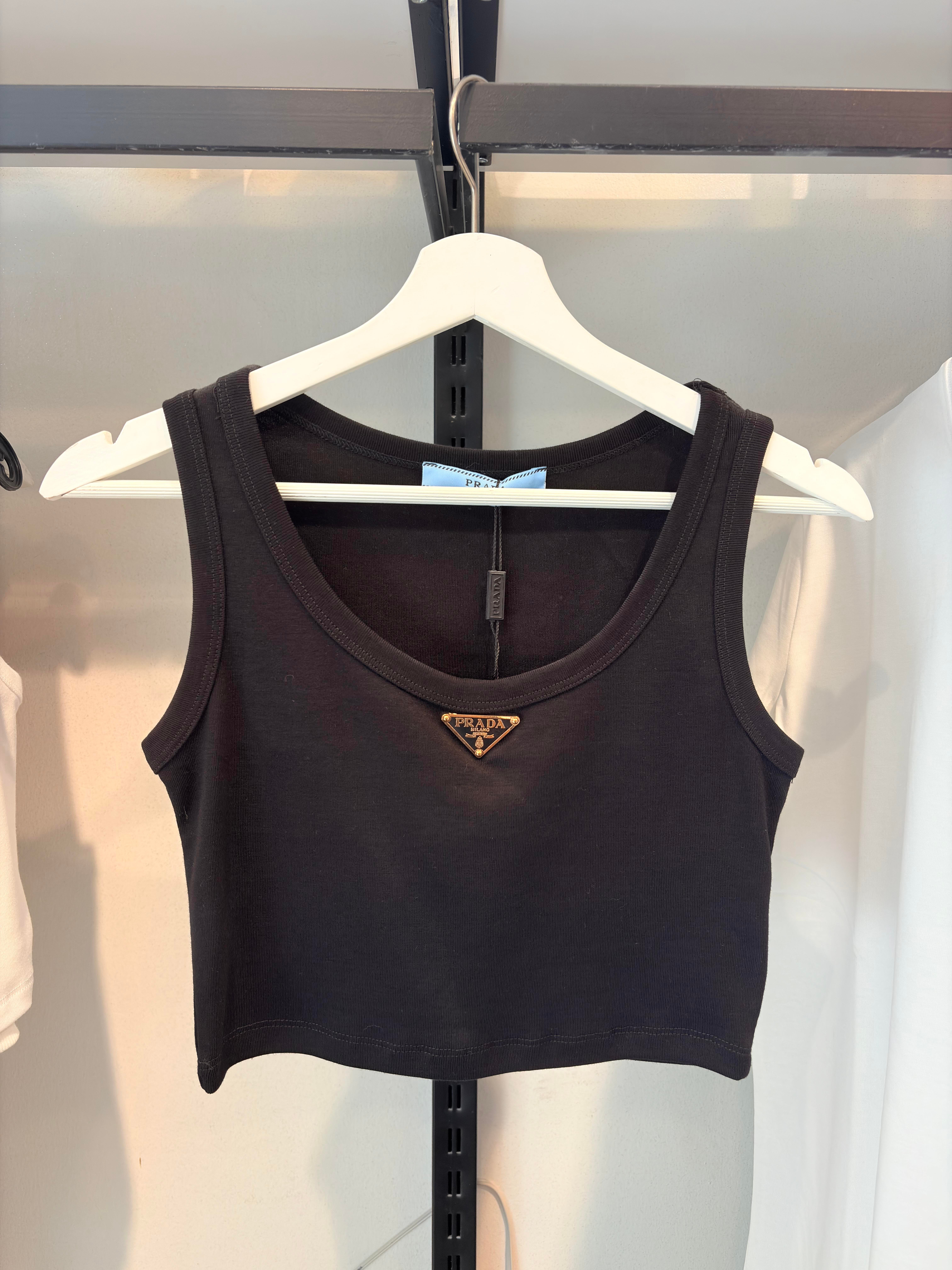 YENİ SEZON PRADA SİYAH CROP TOP