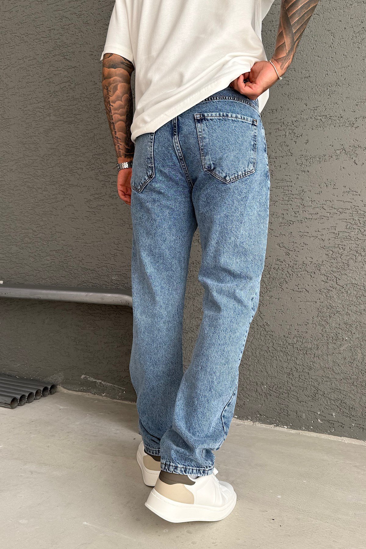 Açık Mavi Yıkamalı Baggy Jean