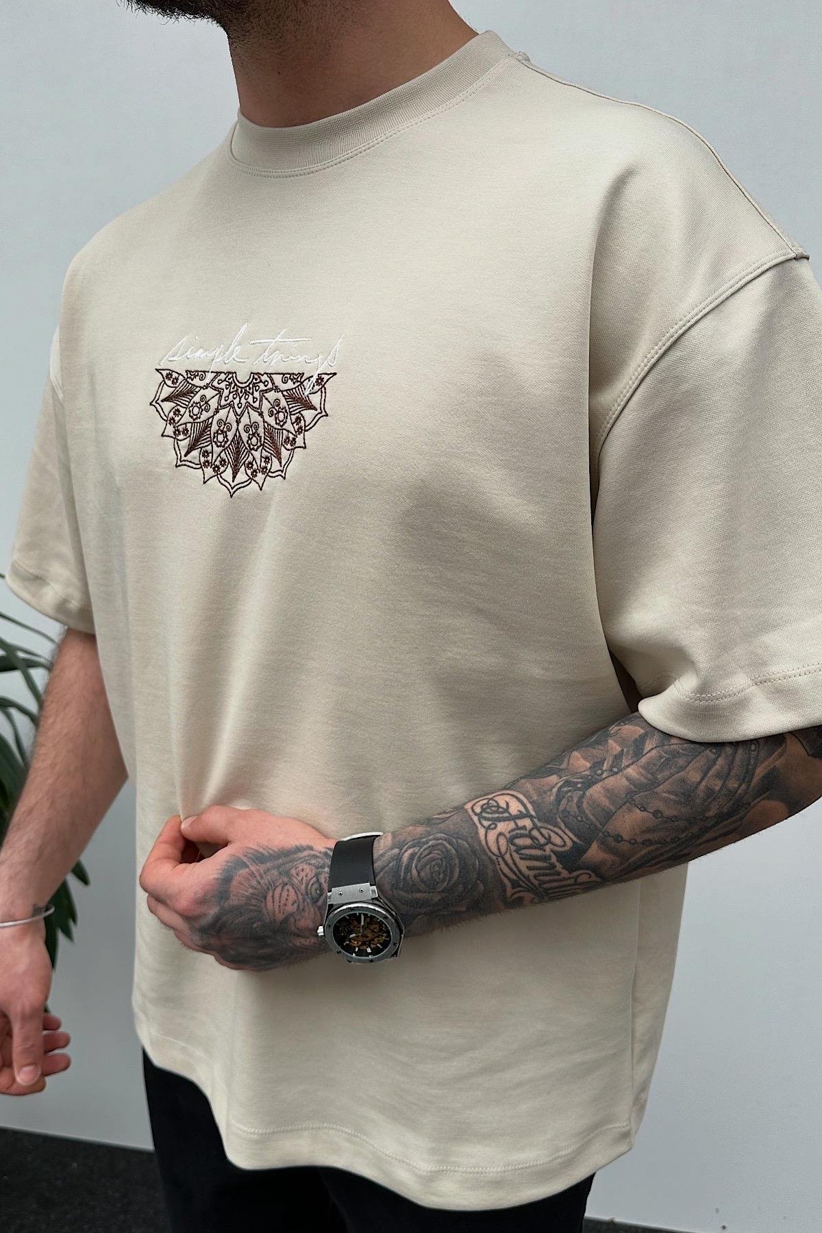 Bej Nakış Detaylı Baskılı T-Shirt