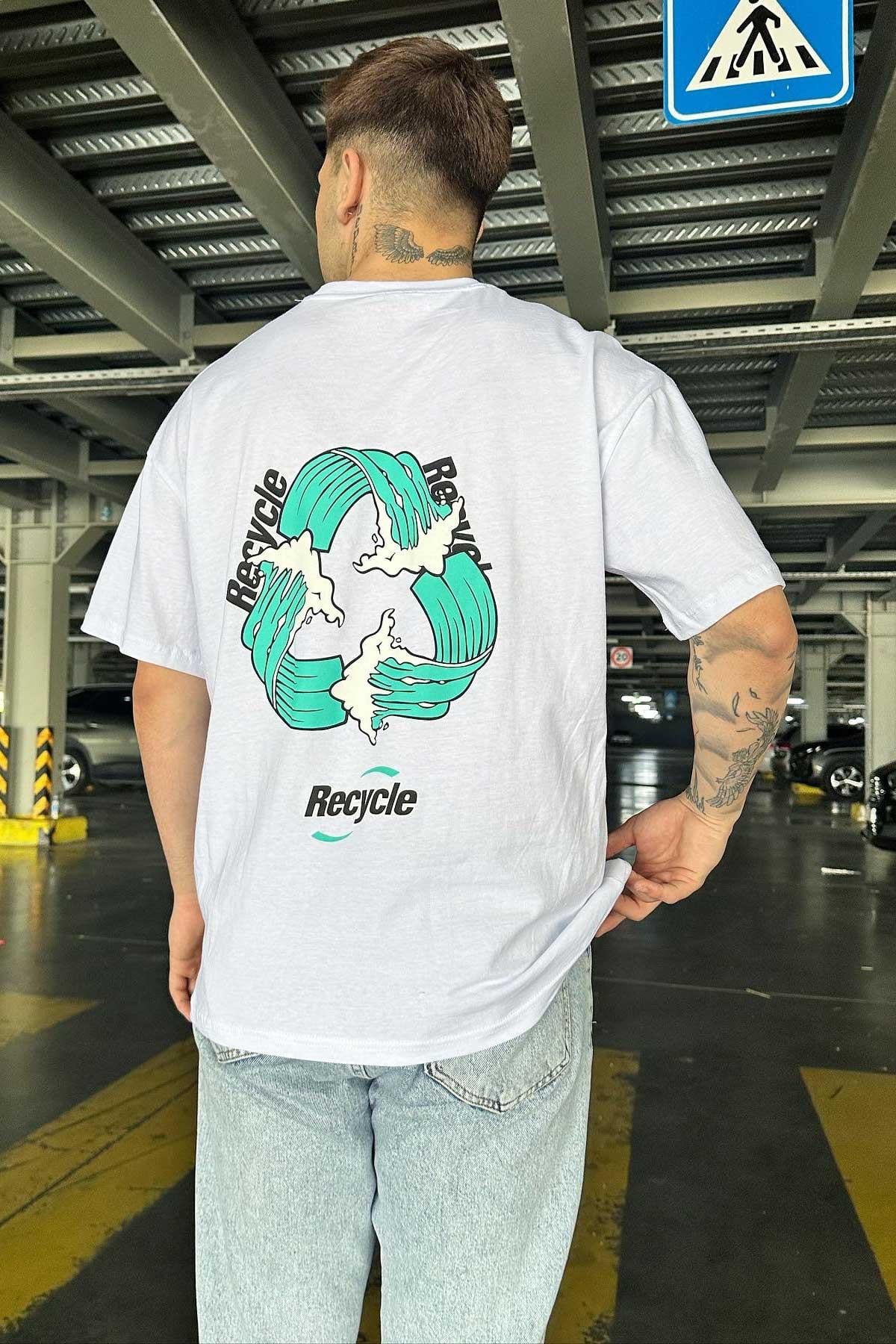 Beyaz Arkası Baskılı T-Shirt