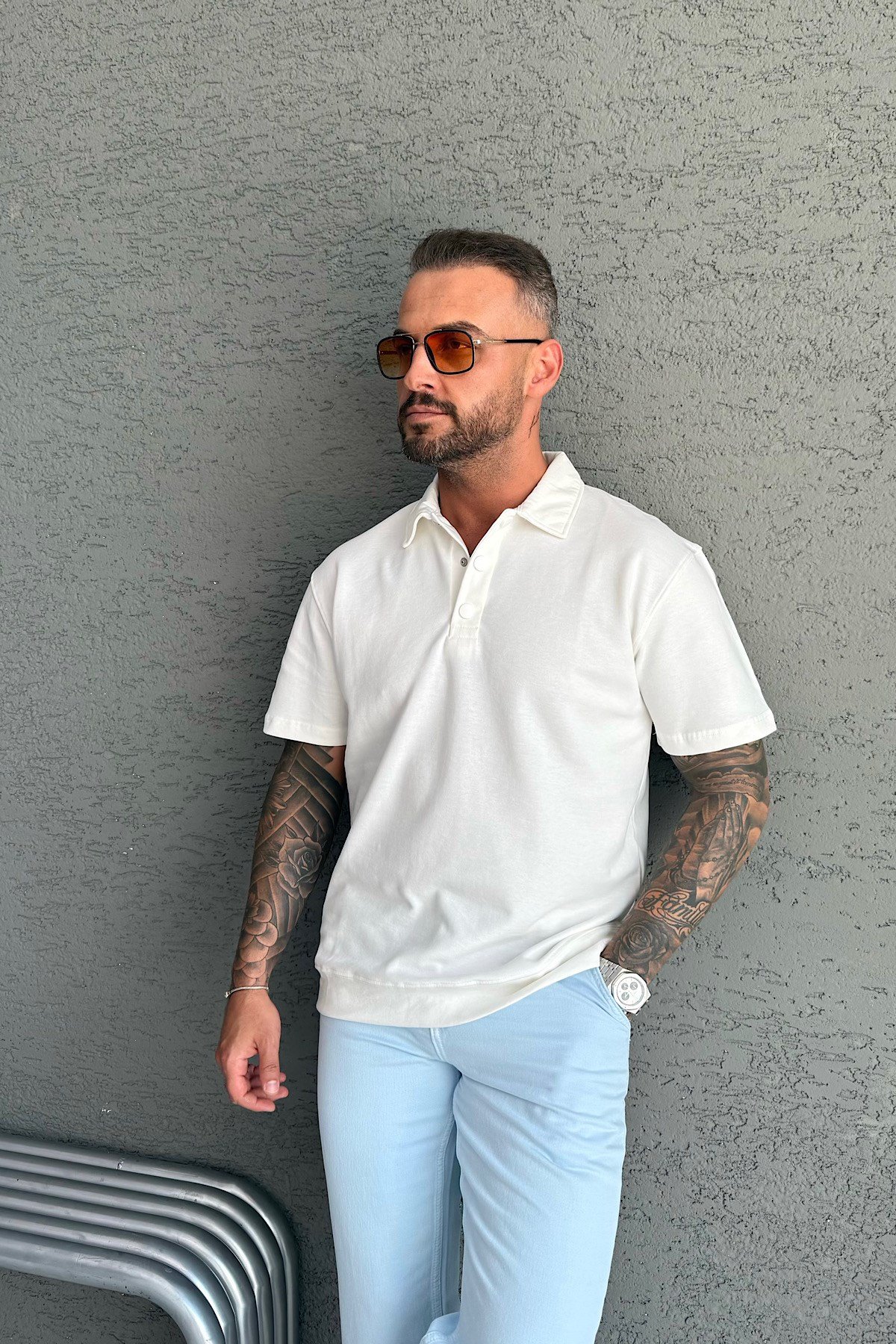 Beyaz Düğmeli Bol Kalıp Polo Yaka T-Shirt