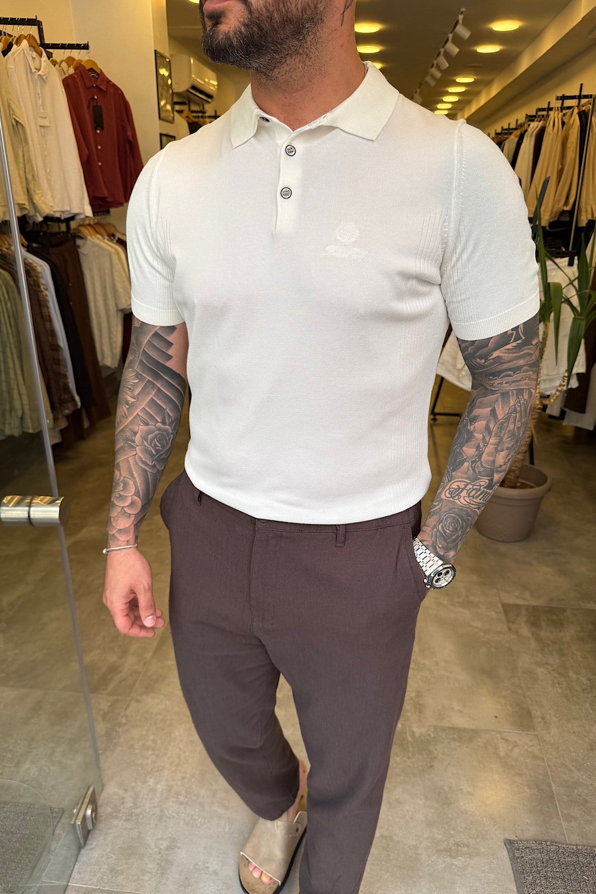 Beyaz Nakış Detaylı Polo Yaka T-Shirt