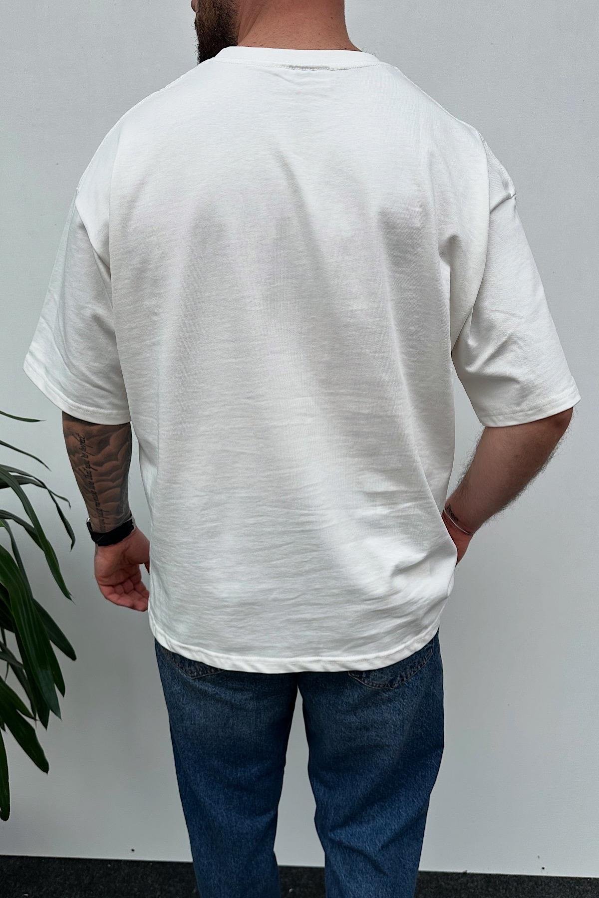 Beyaz Önü Nakış İşlemeli T*Shirt