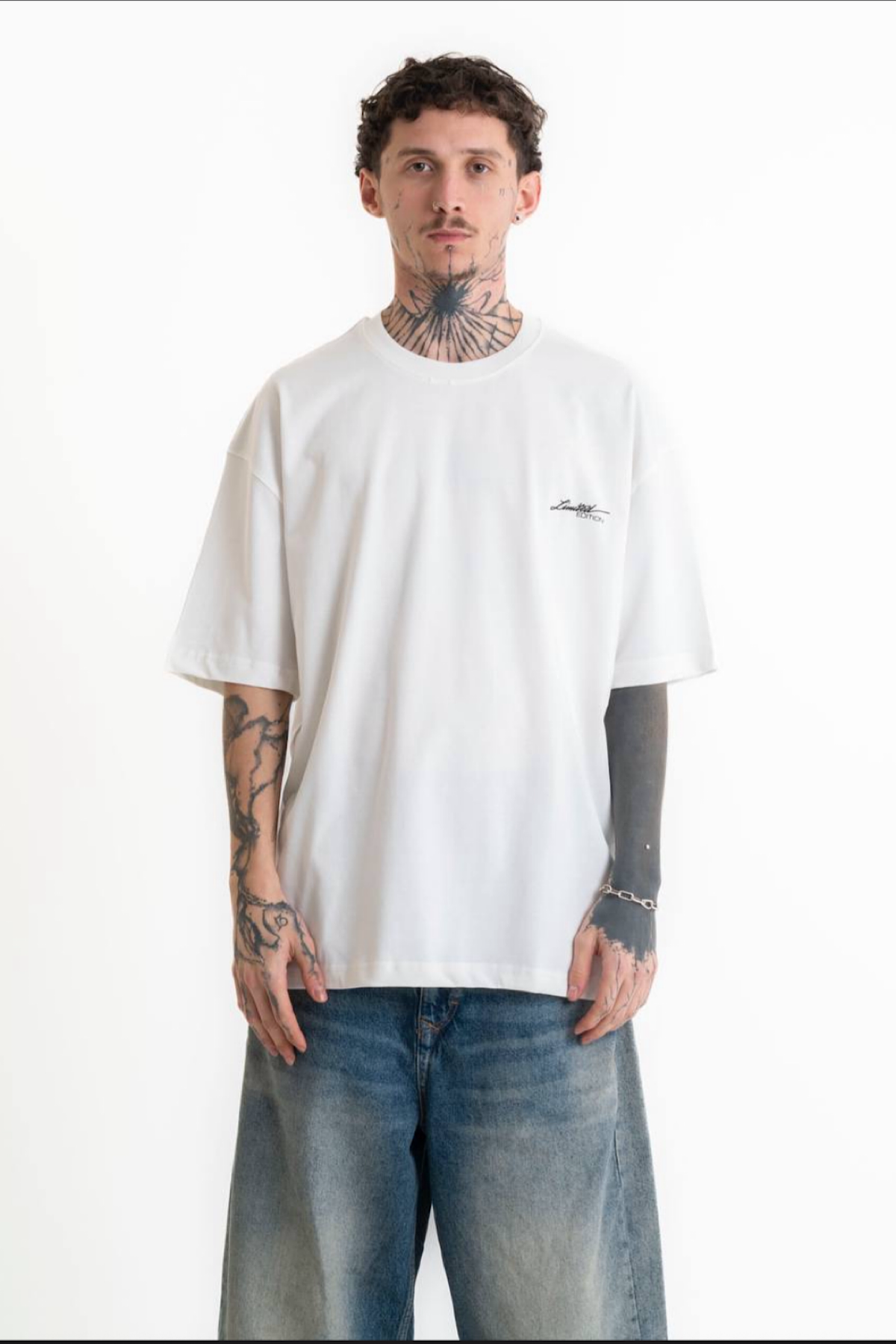 Beyaz Perspective Baskılı T-Shirt