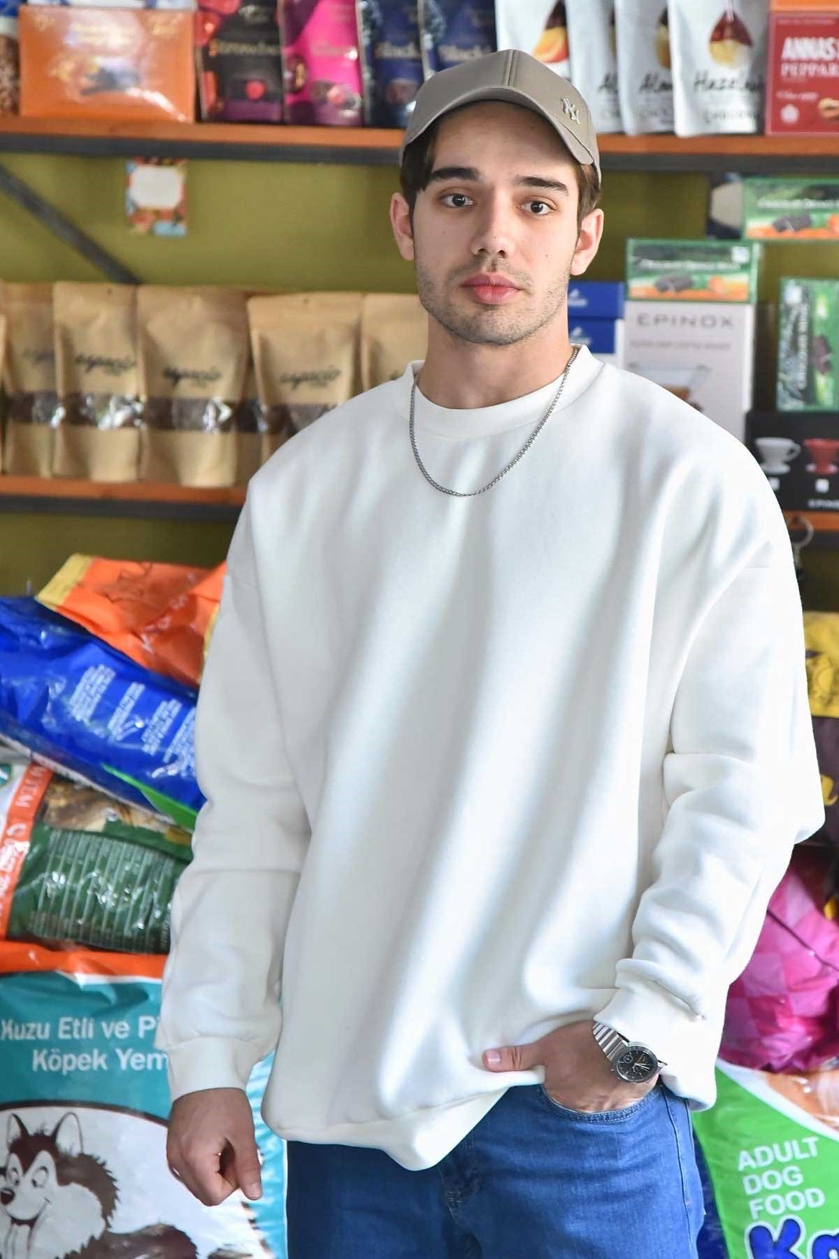Bol Kalıp Beyaz Basic Sweatshirt