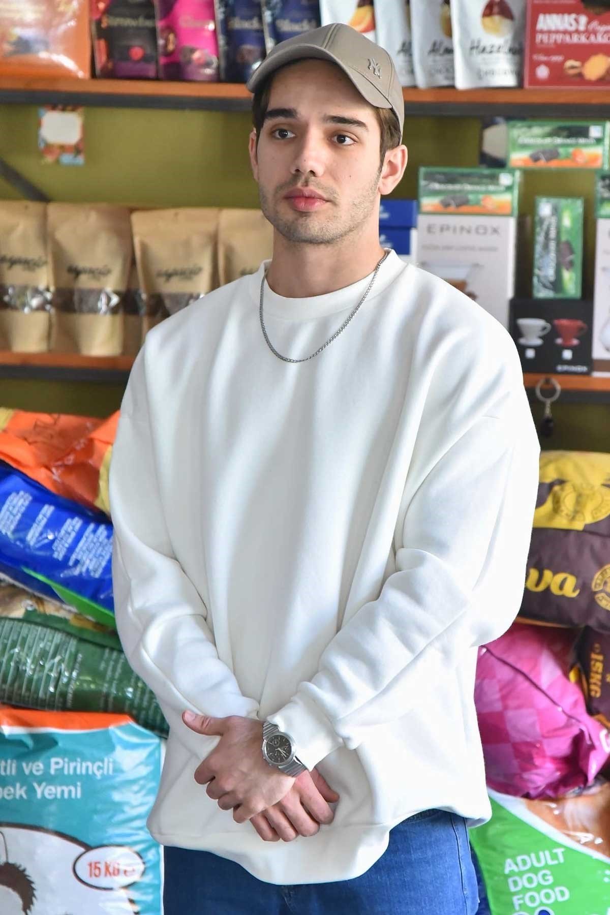 Bol Kalıp Beyaz Basic Sweatshirt